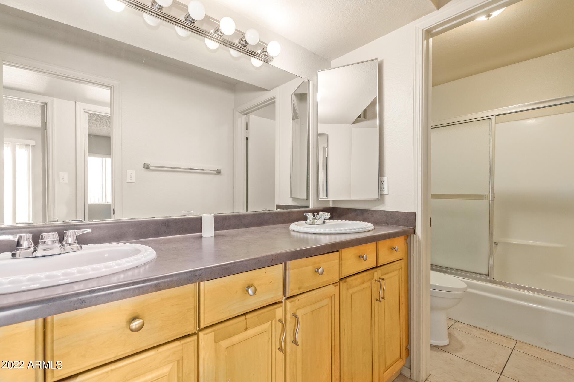 1725 N DATE Street # 4