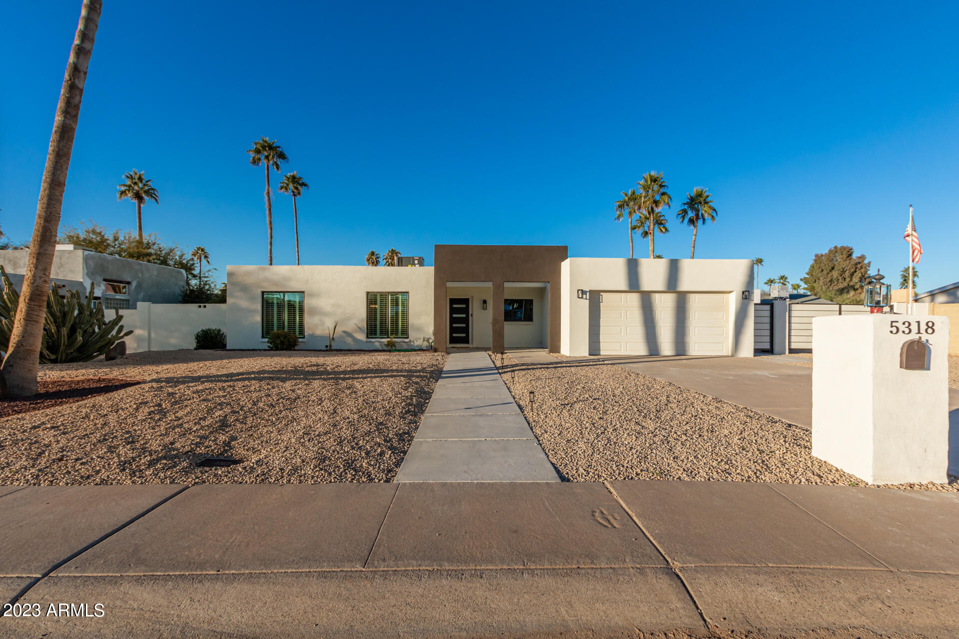 5318 E Ludlow Drive