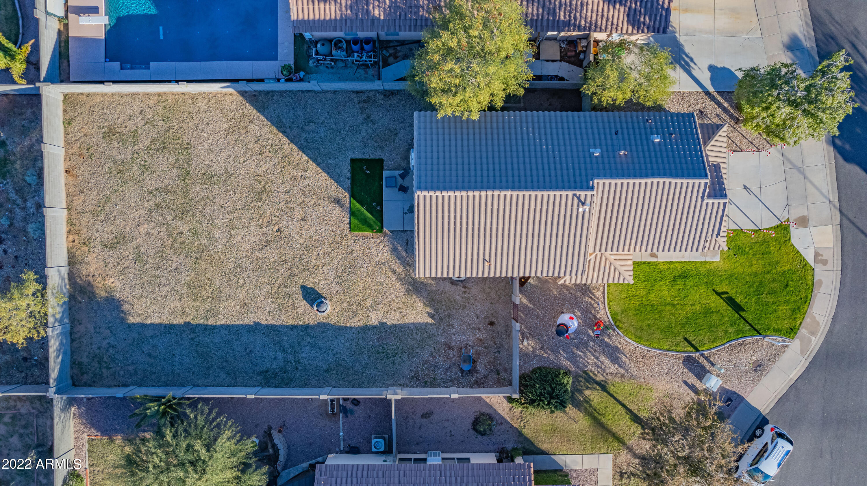 412 N AARON Circle