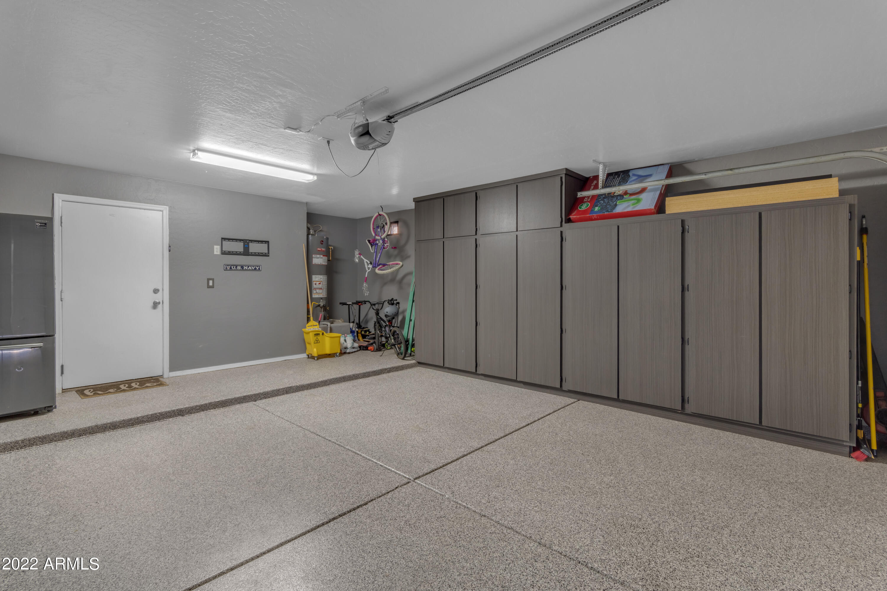412 N AARON Circle