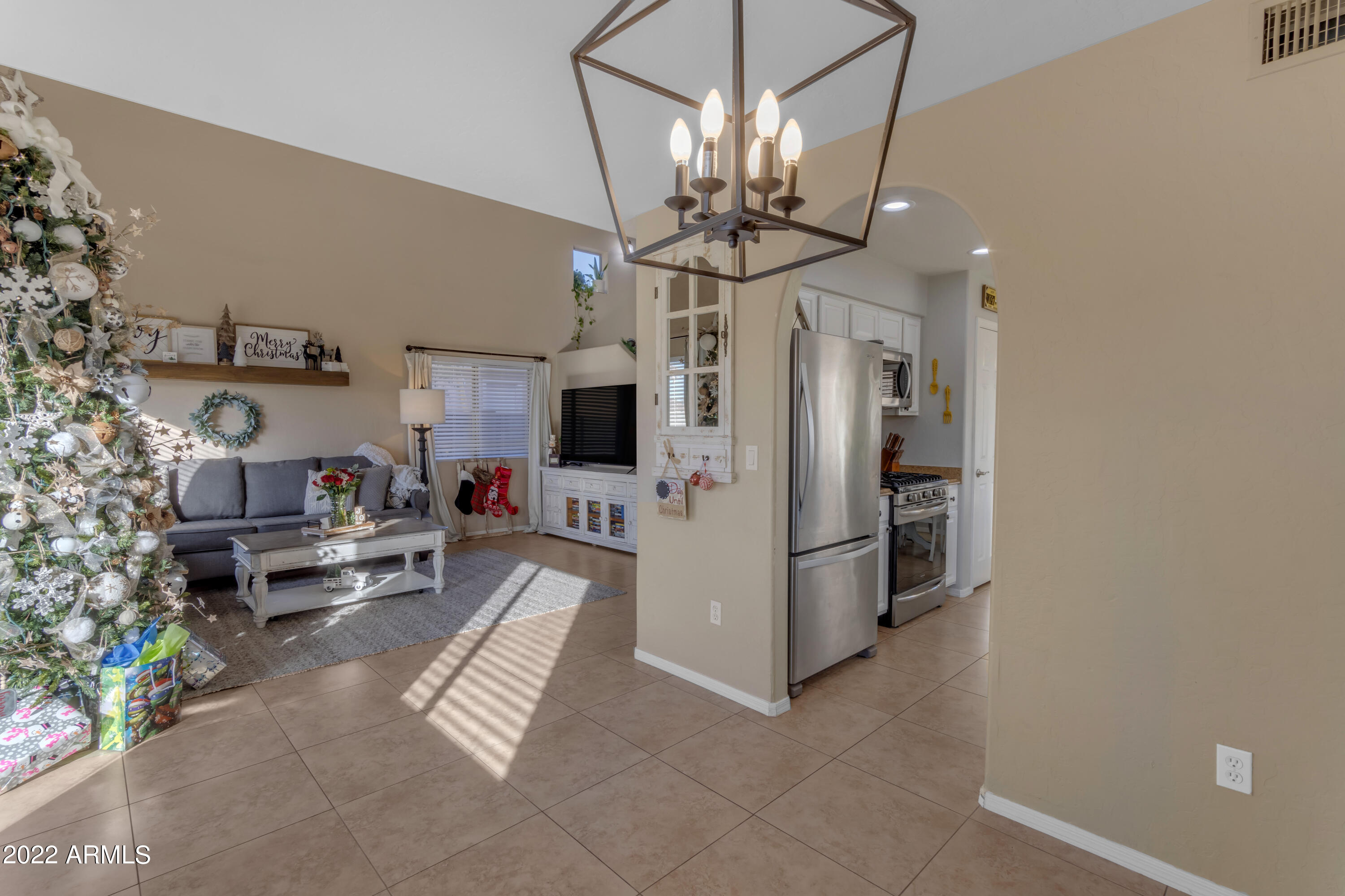 412 N AARON Circle