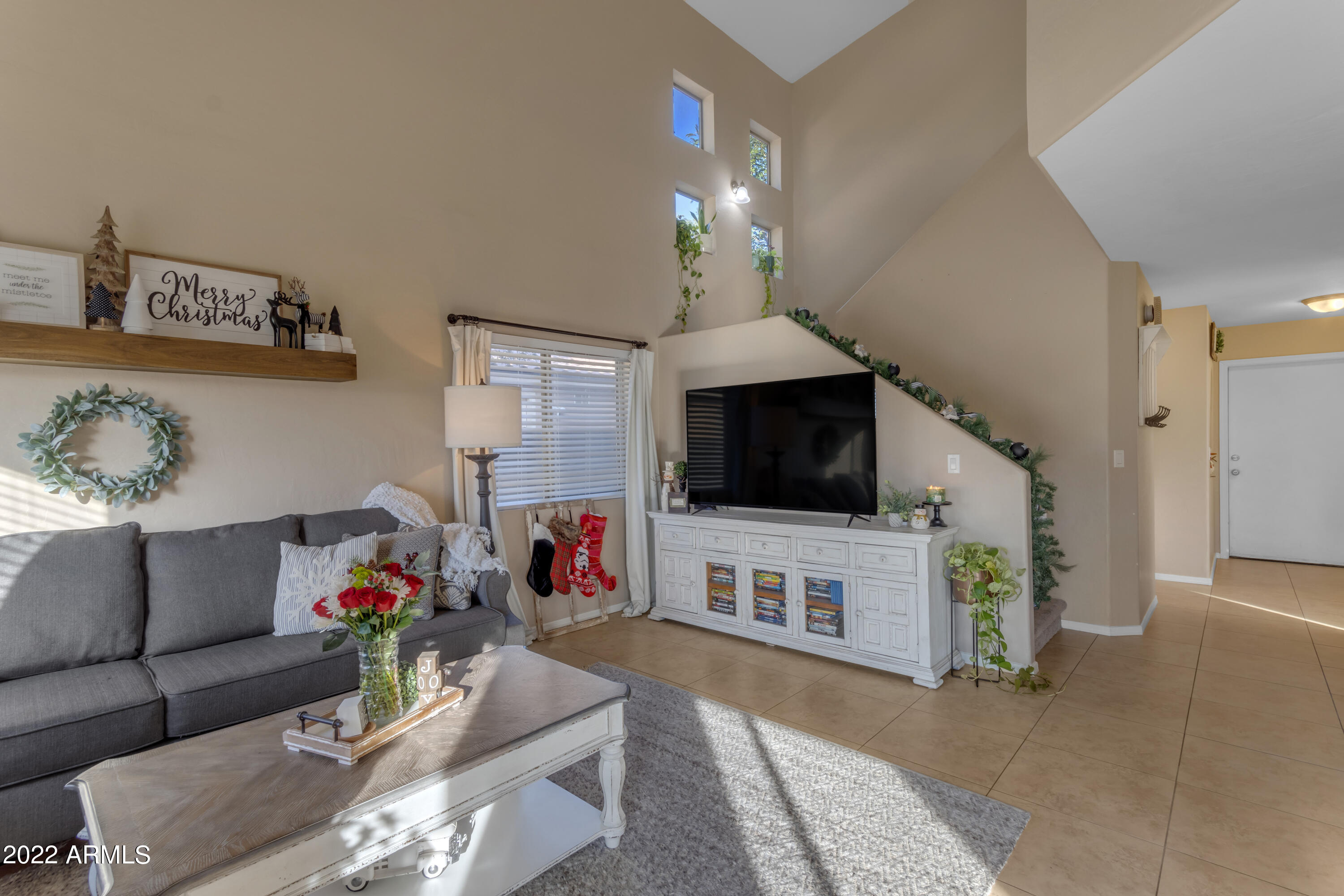412 N AARON Circle