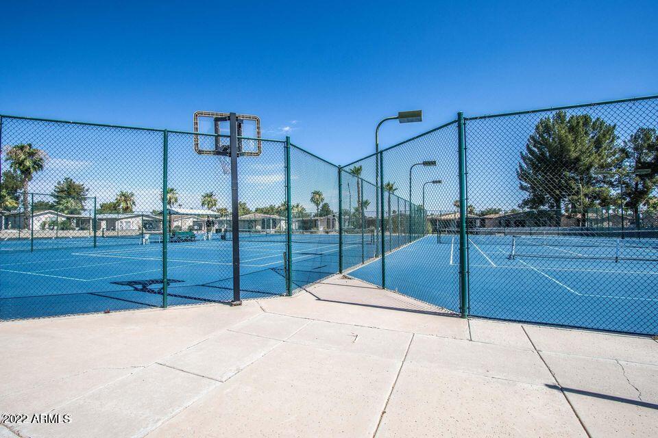 1830 E WESTCHESTER Drive