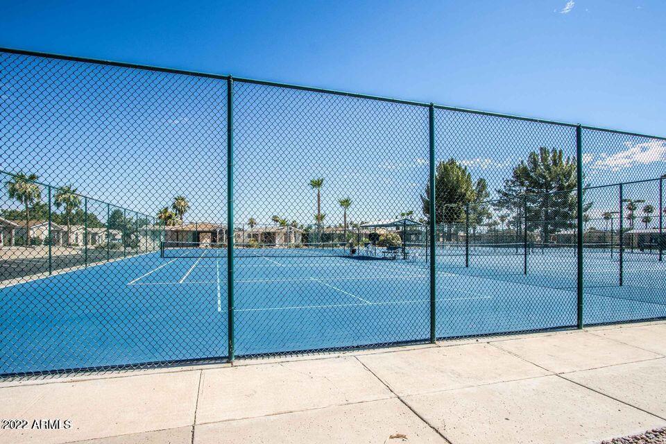 1830 E WESTCHESTER Drive