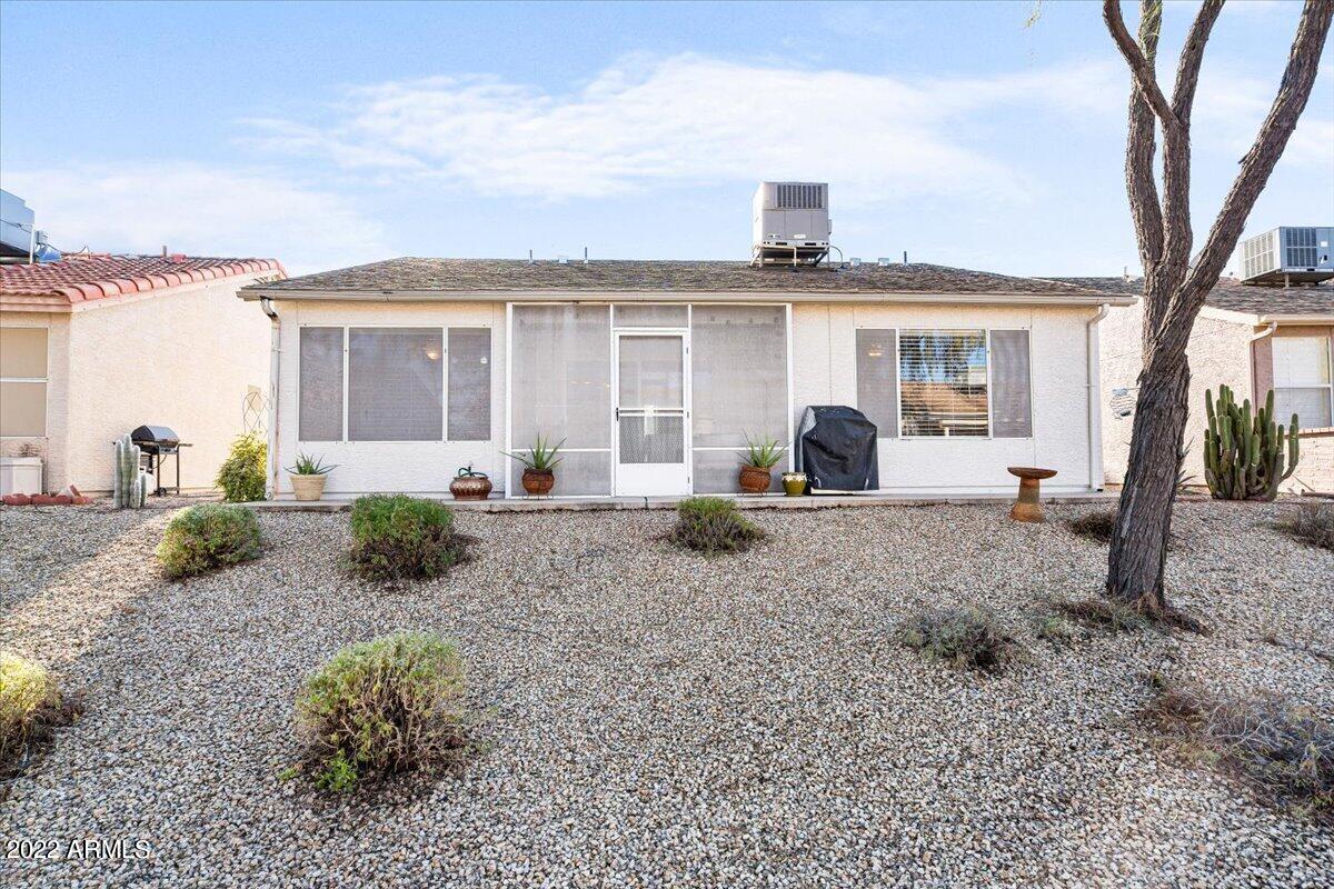 1830 E WESTCHESTER Drive