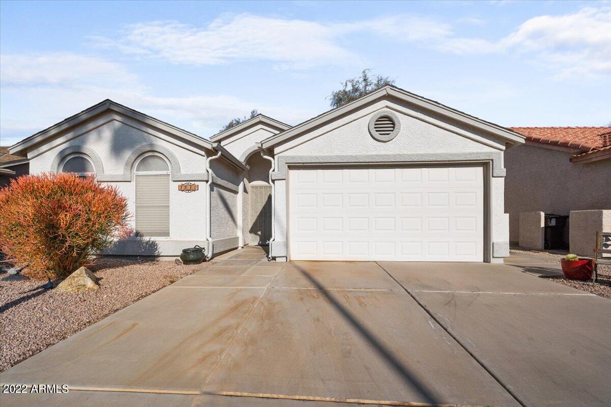1830 E WESTCHESTER Drive