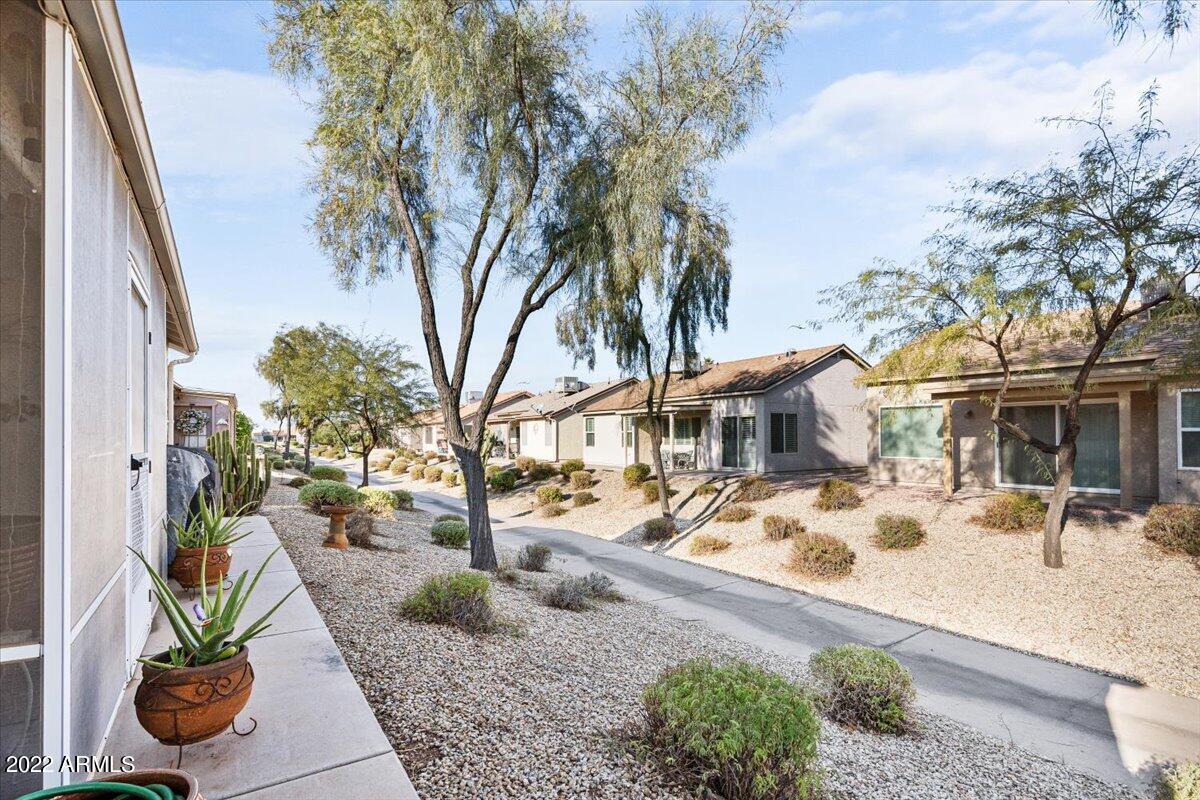 1830 E WESTCHESTER Drive