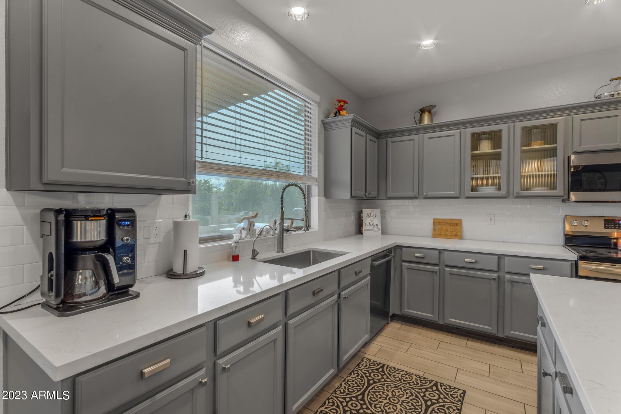 2037 N CHESTNUT --