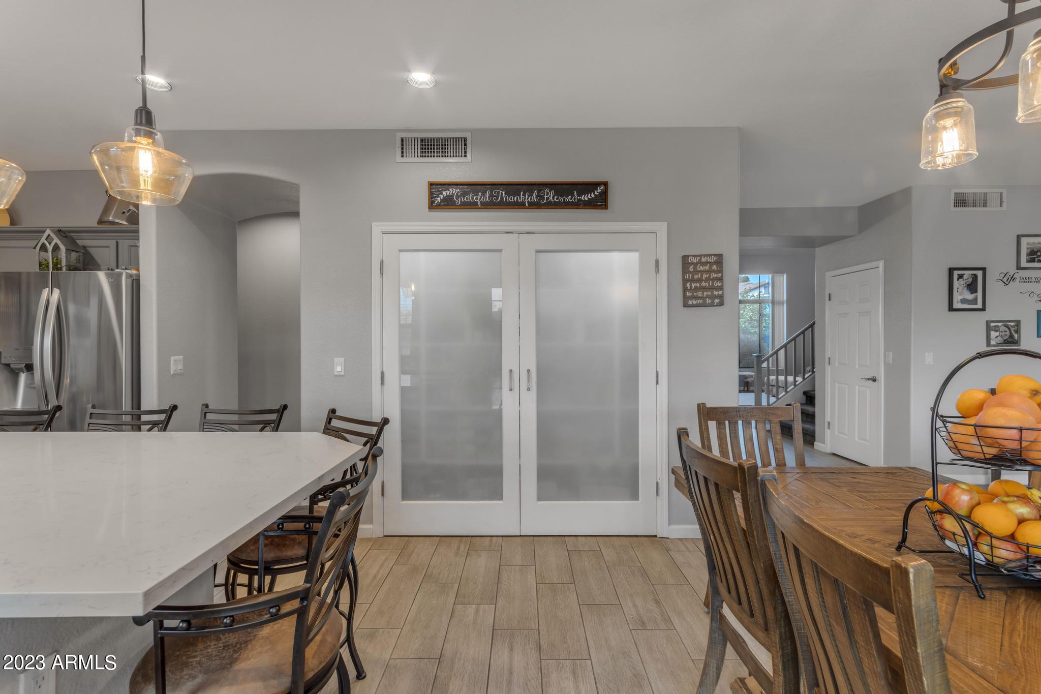 2037 N CHESTNUT --