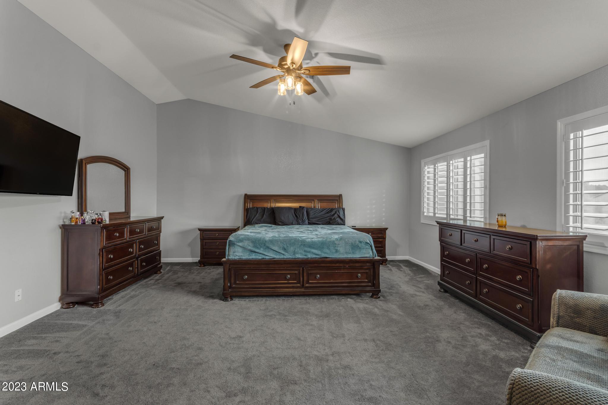 2037 N CHESTNUT --