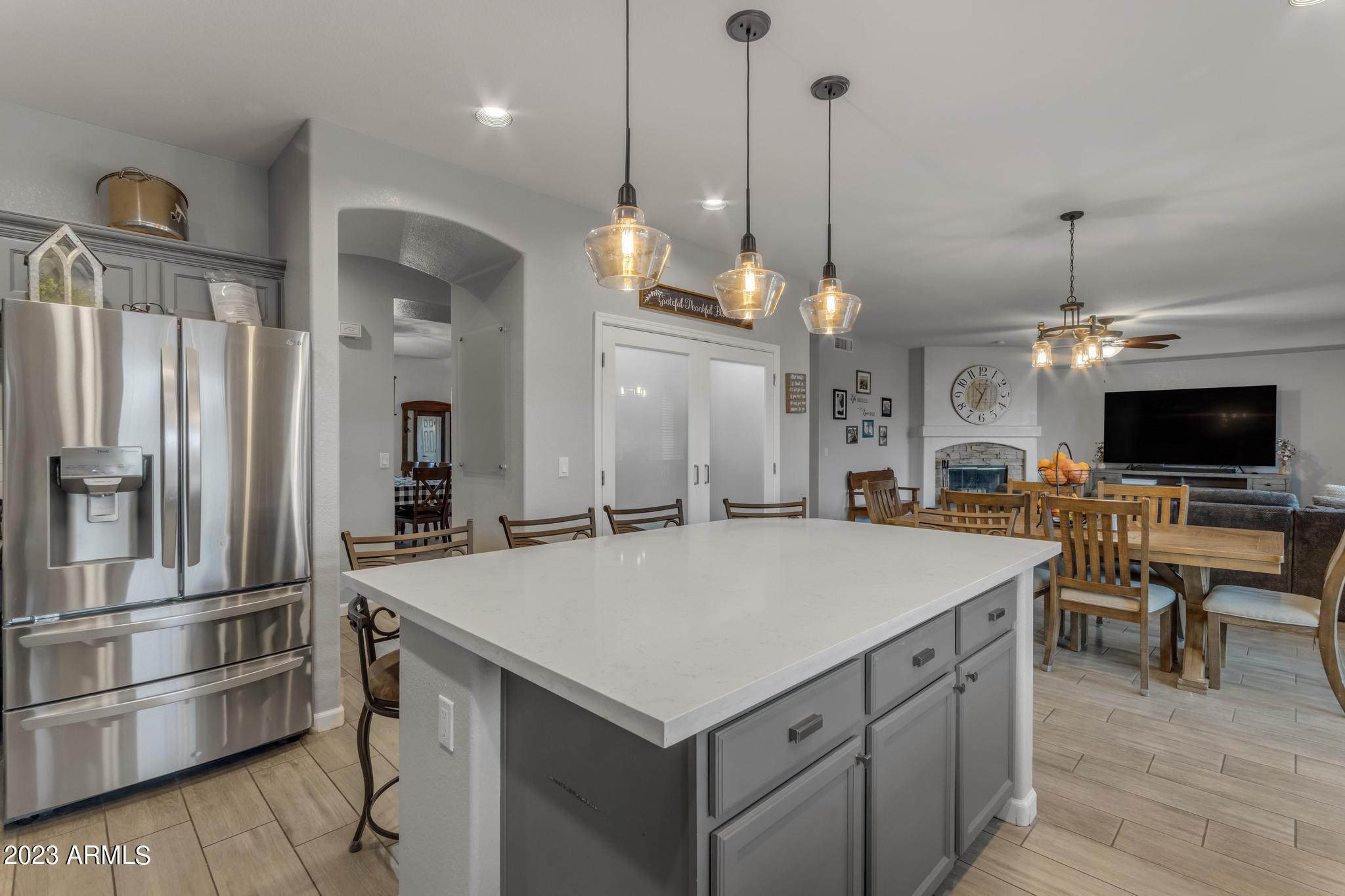2037 N CHESTNUT --