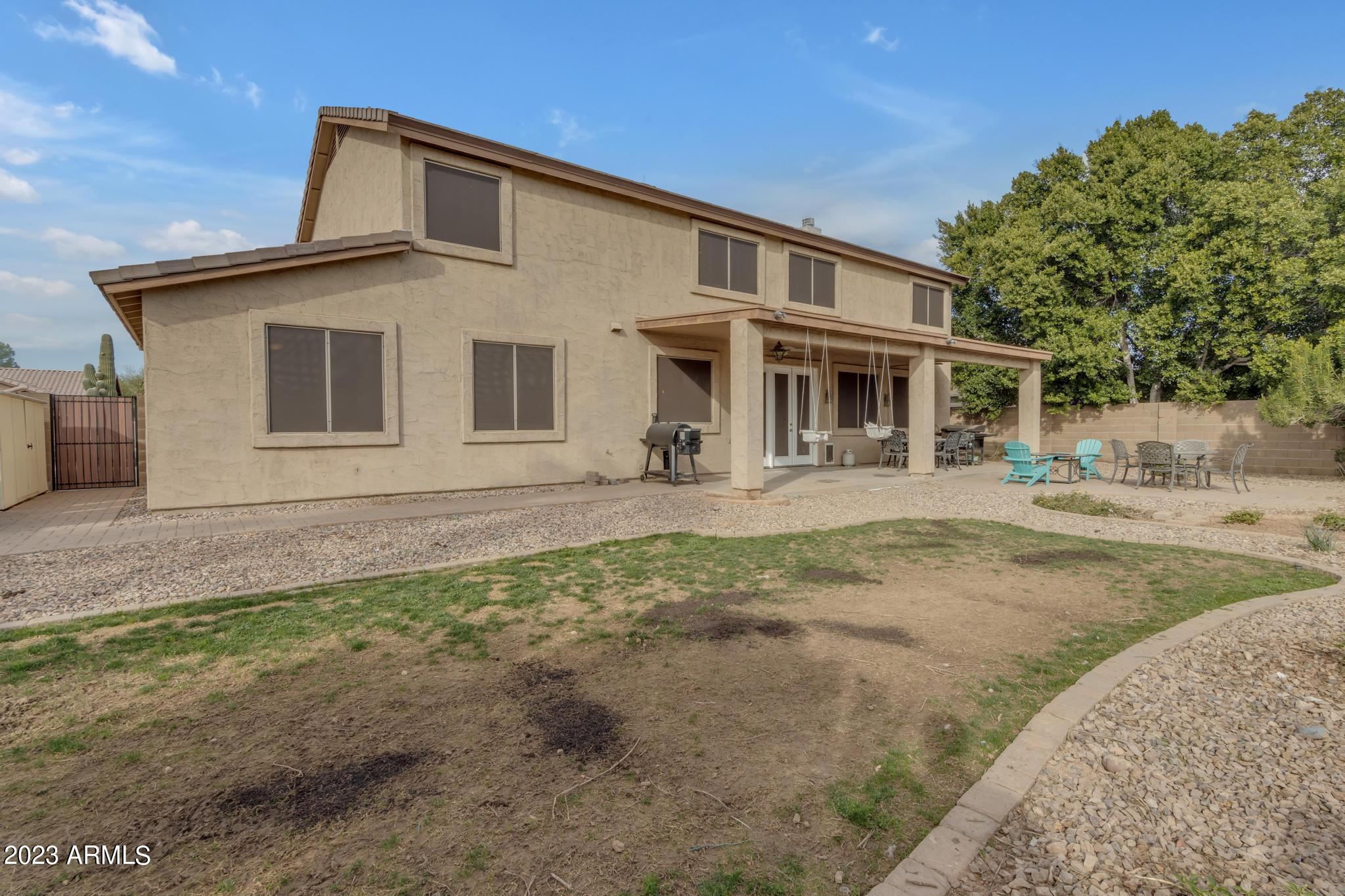 2037 N CHESTNUT --