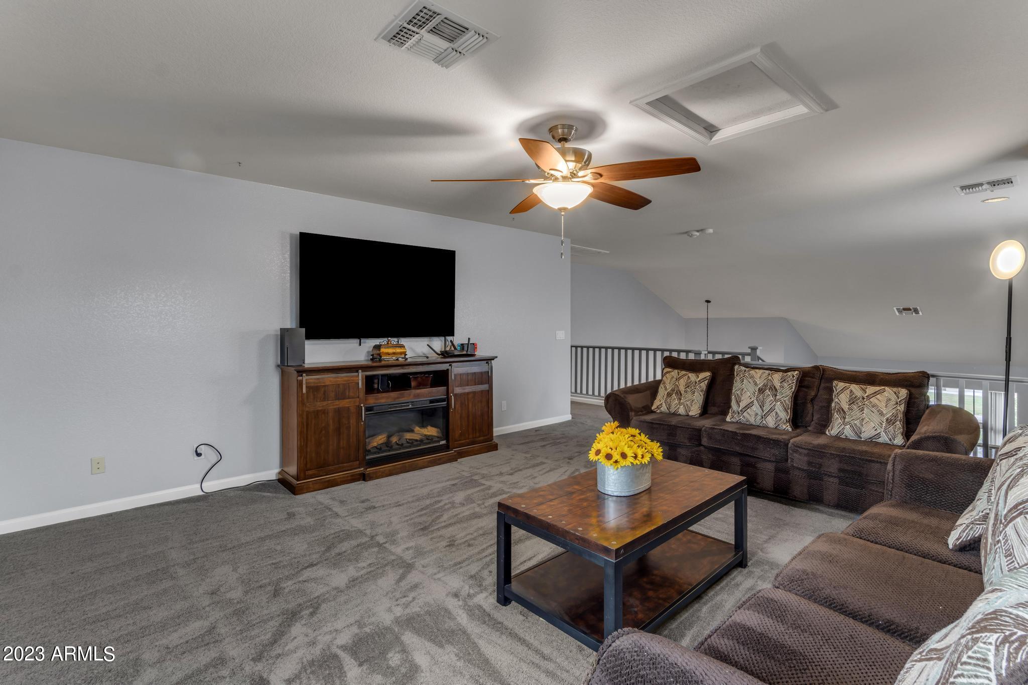 2037 N CHESTNUT --