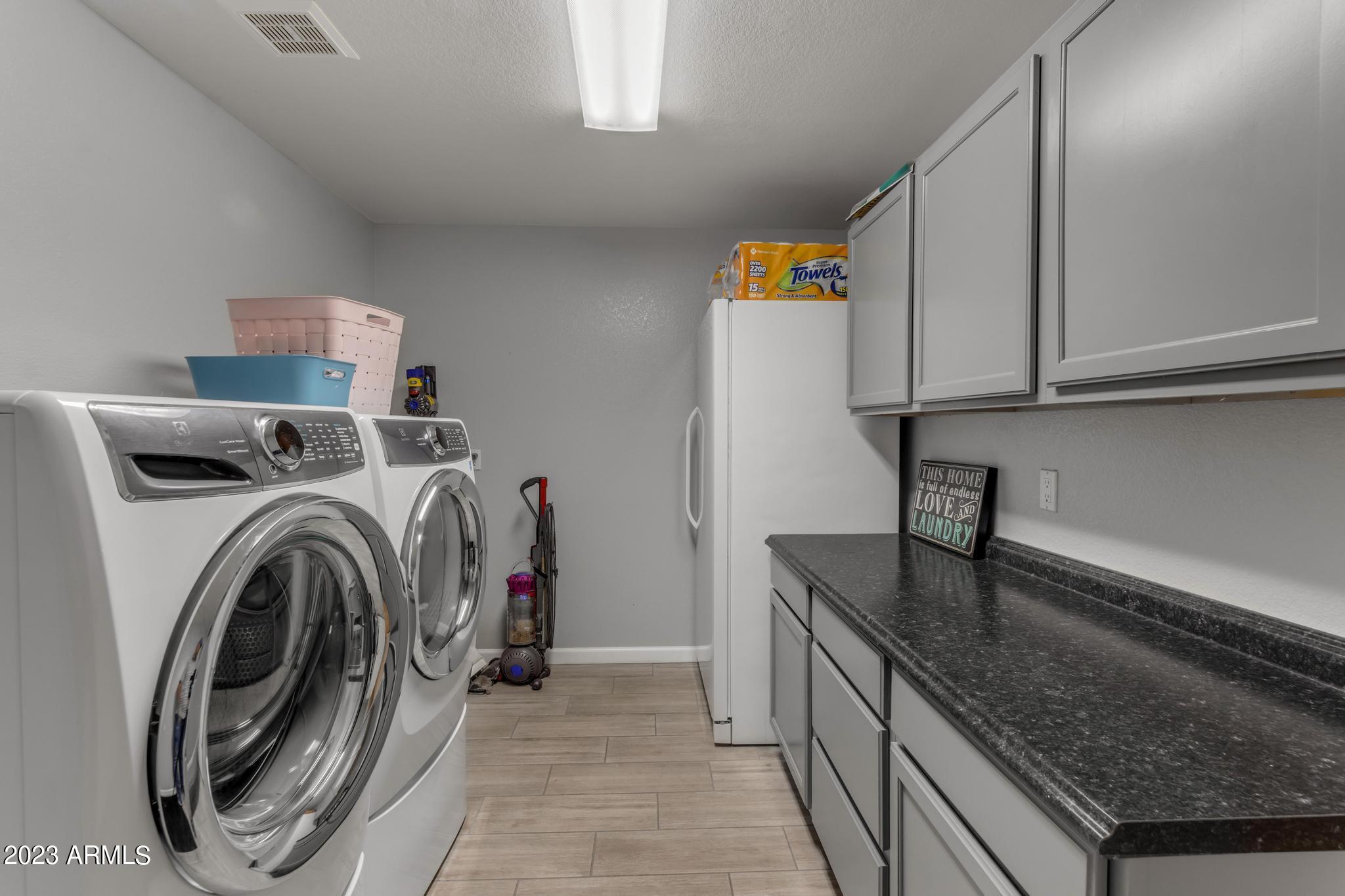 2037 N CHESTNUT --