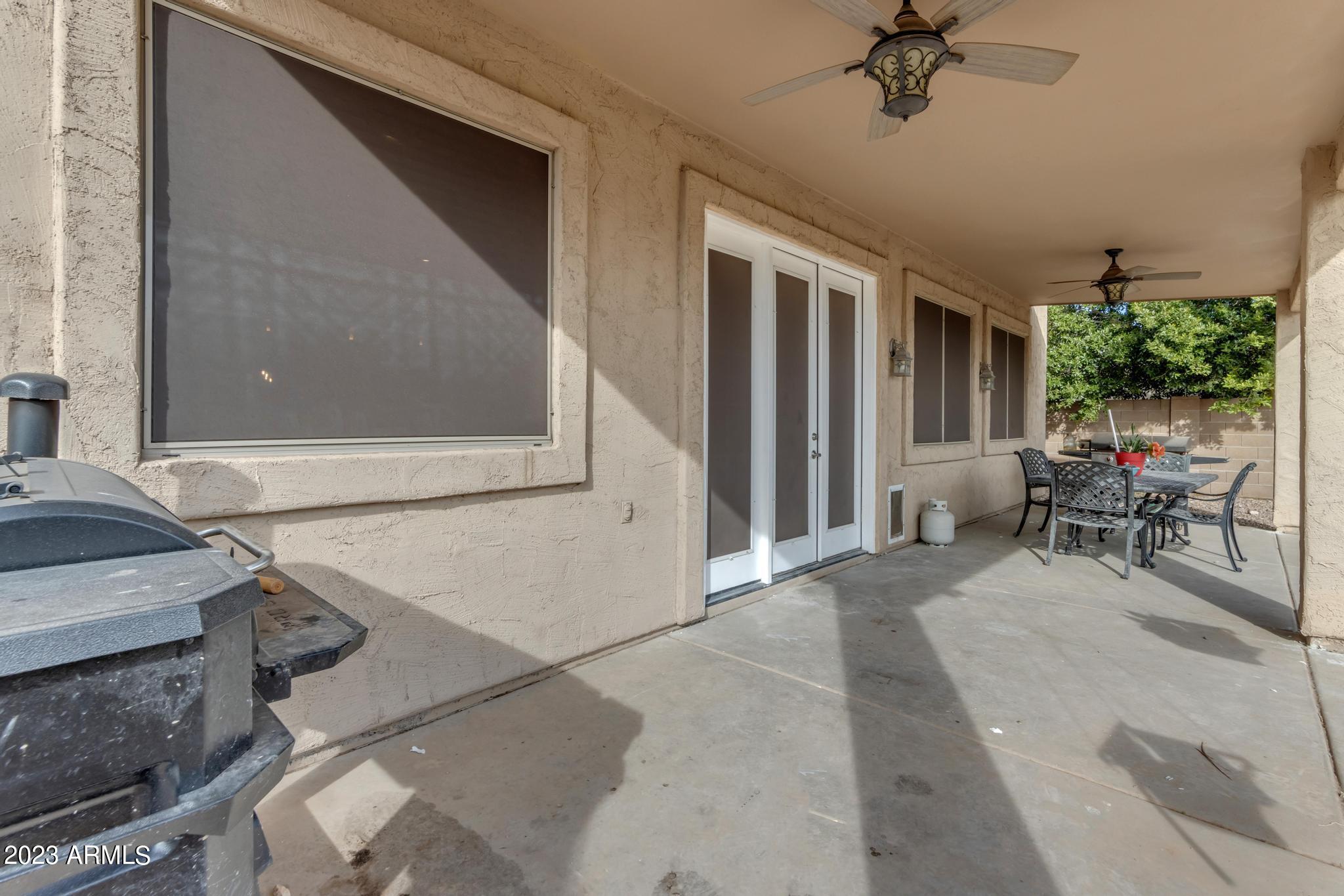2037 N CHESTNUT --