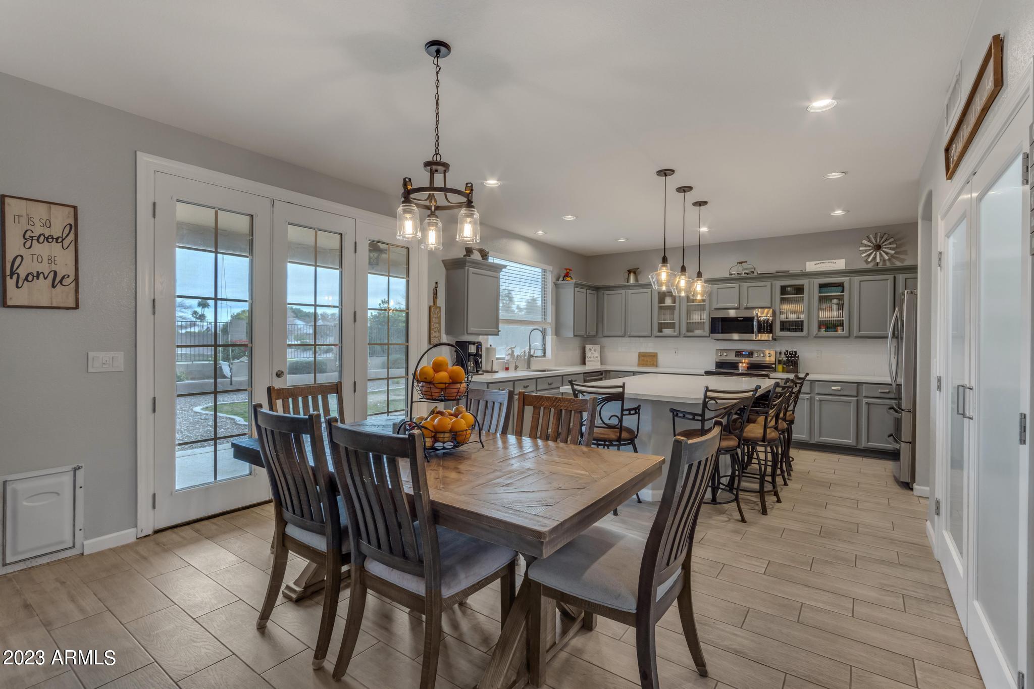 2037 N CHESTNUT --