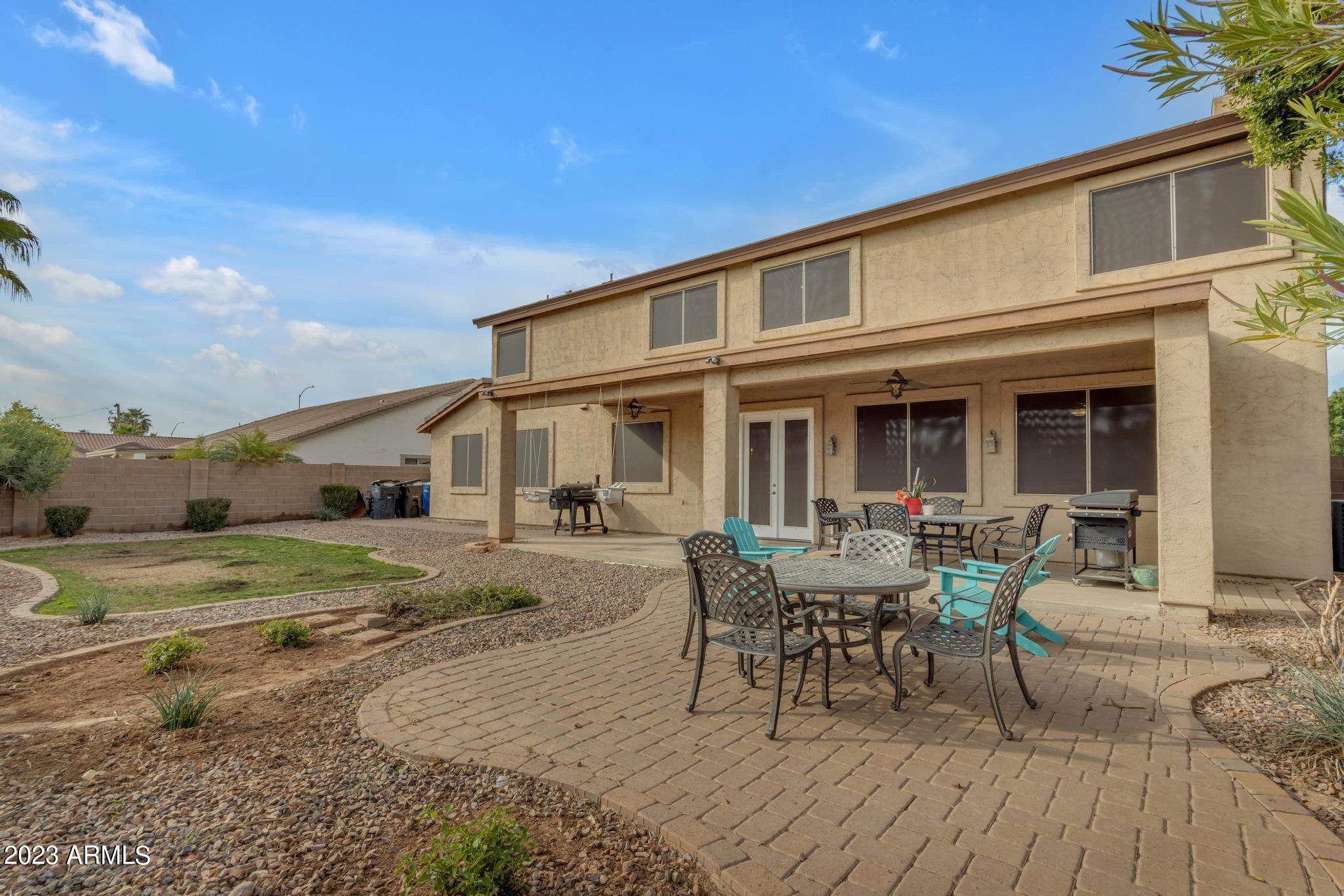 2037 N CHESTNUT --