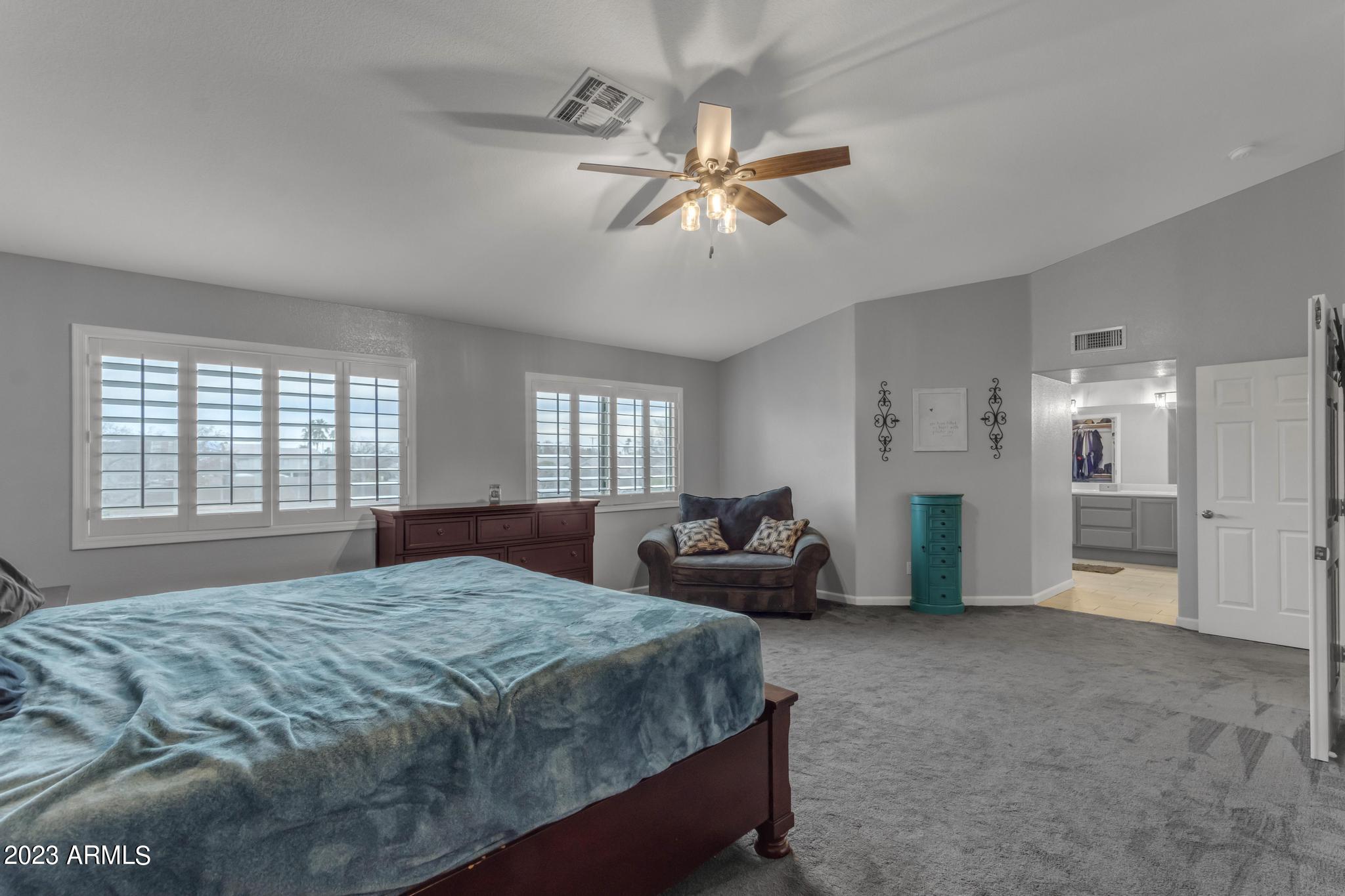 2037 N CHESTNUT --