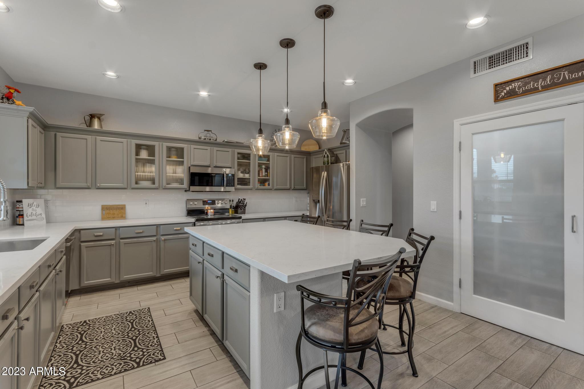 2037 N CHESTNUT --