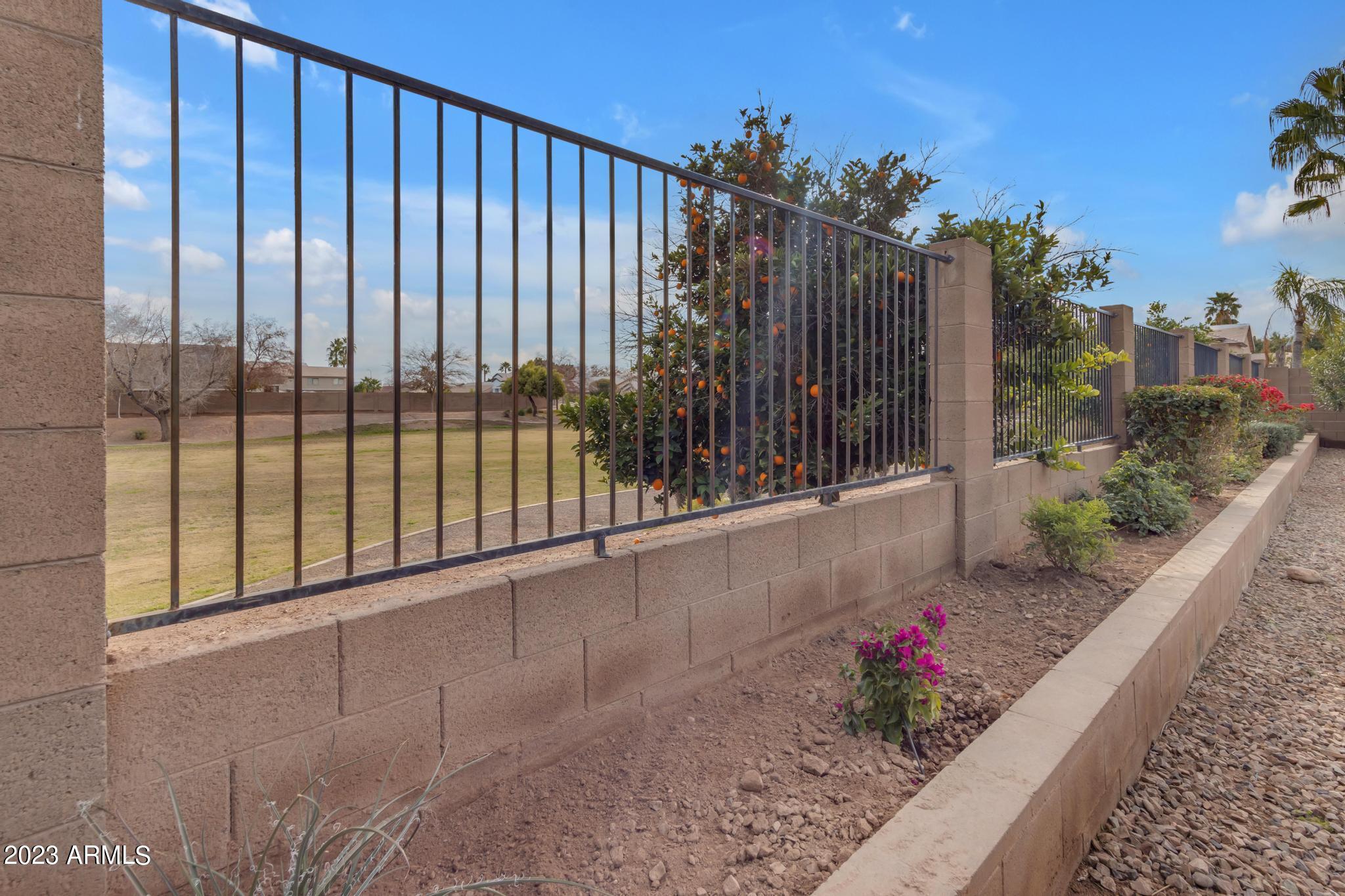 2037 N CHESTNUT --