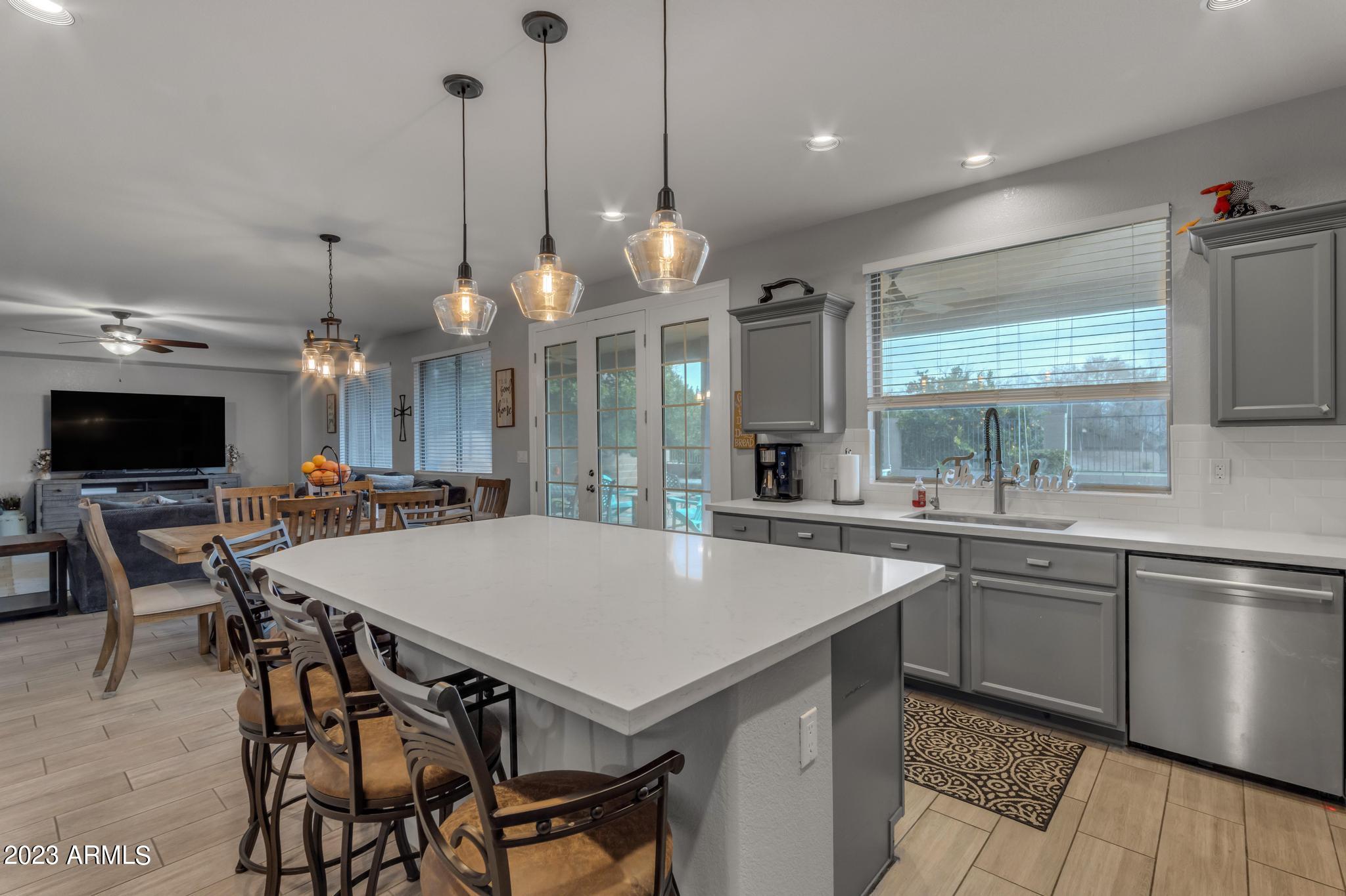 2037 N CHESTNUT --