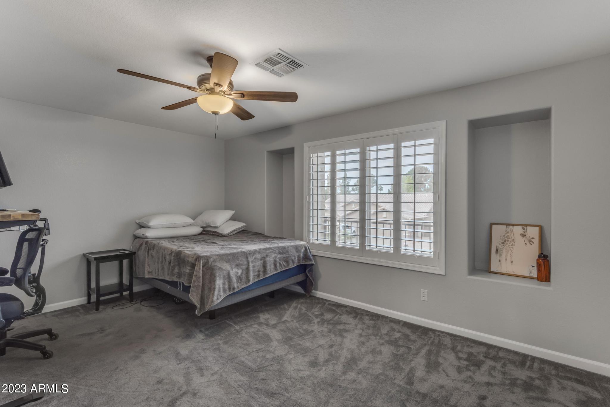 2037 N CHESTNUT --