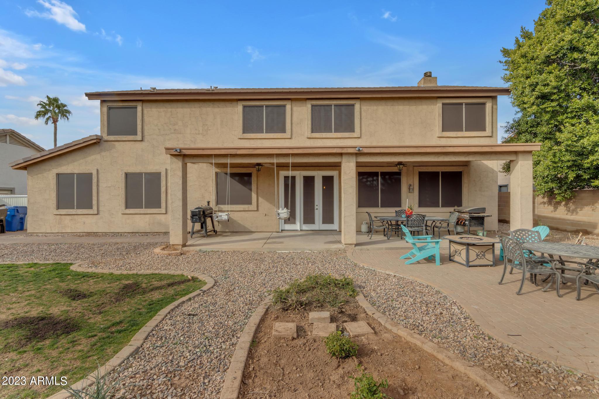 2037 N CHESTNUT --