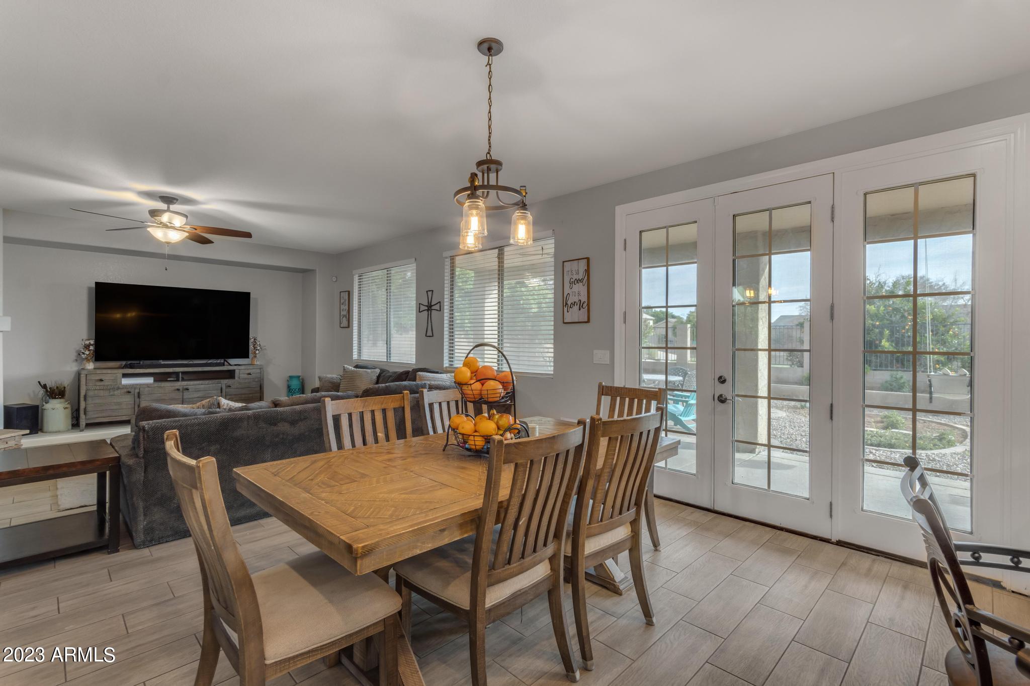 2037 N CHESTNUT --