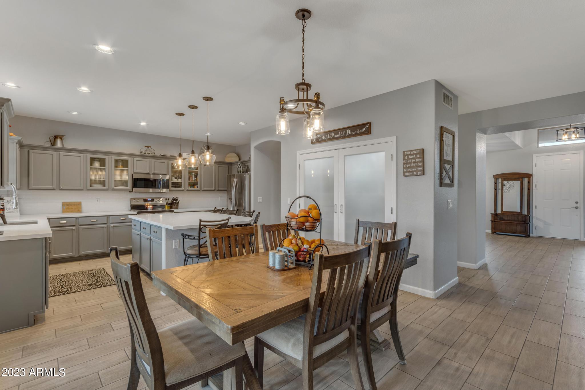 2037 N CHESTNUT --