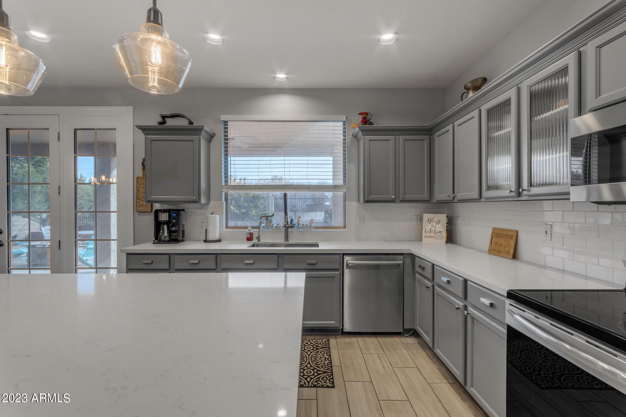 2037 N CHESTNUT --