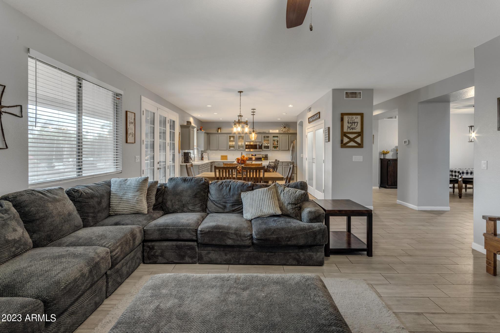 2037 N CHESTNUT --