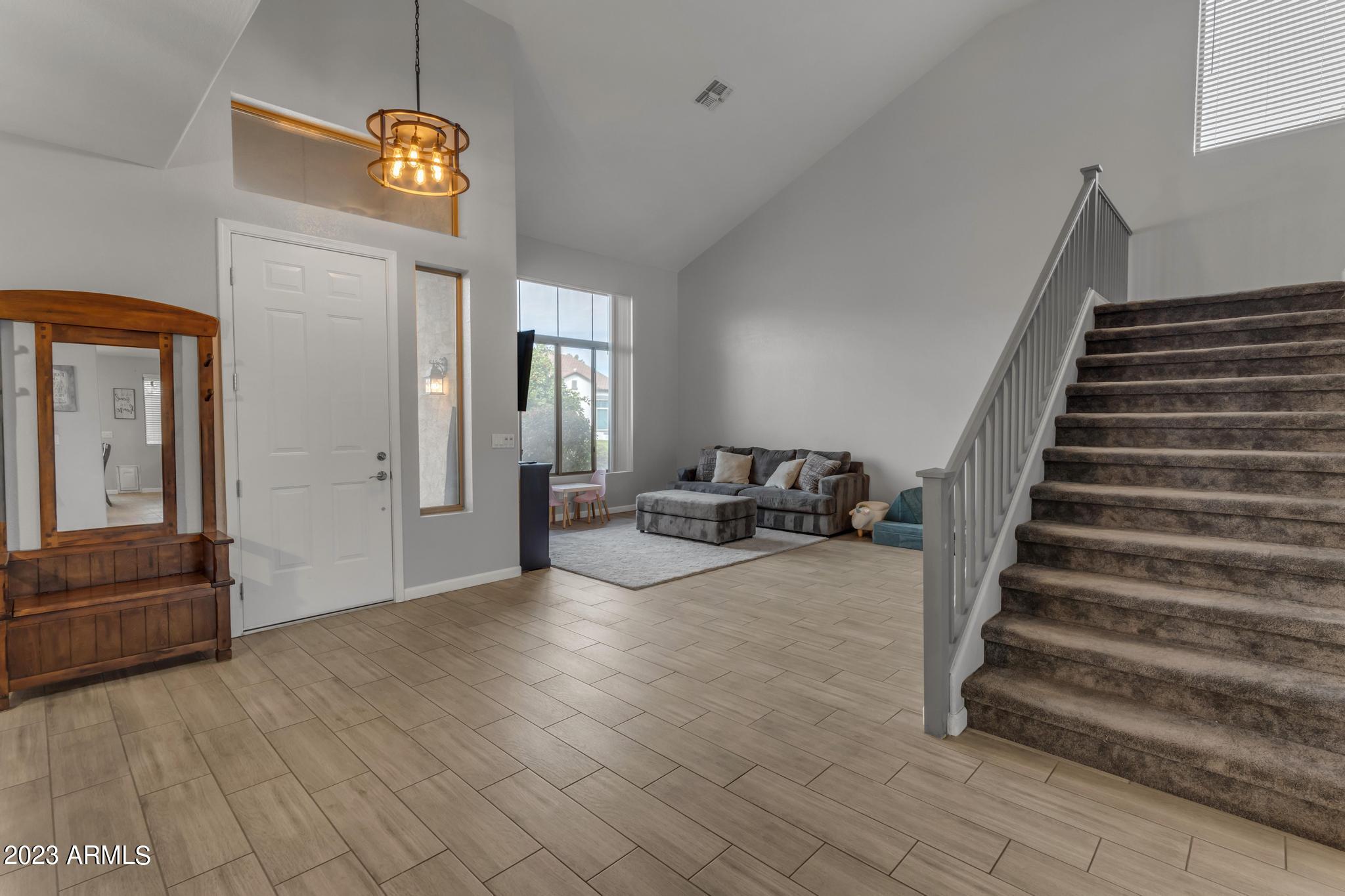2037 N CHESTNUT --