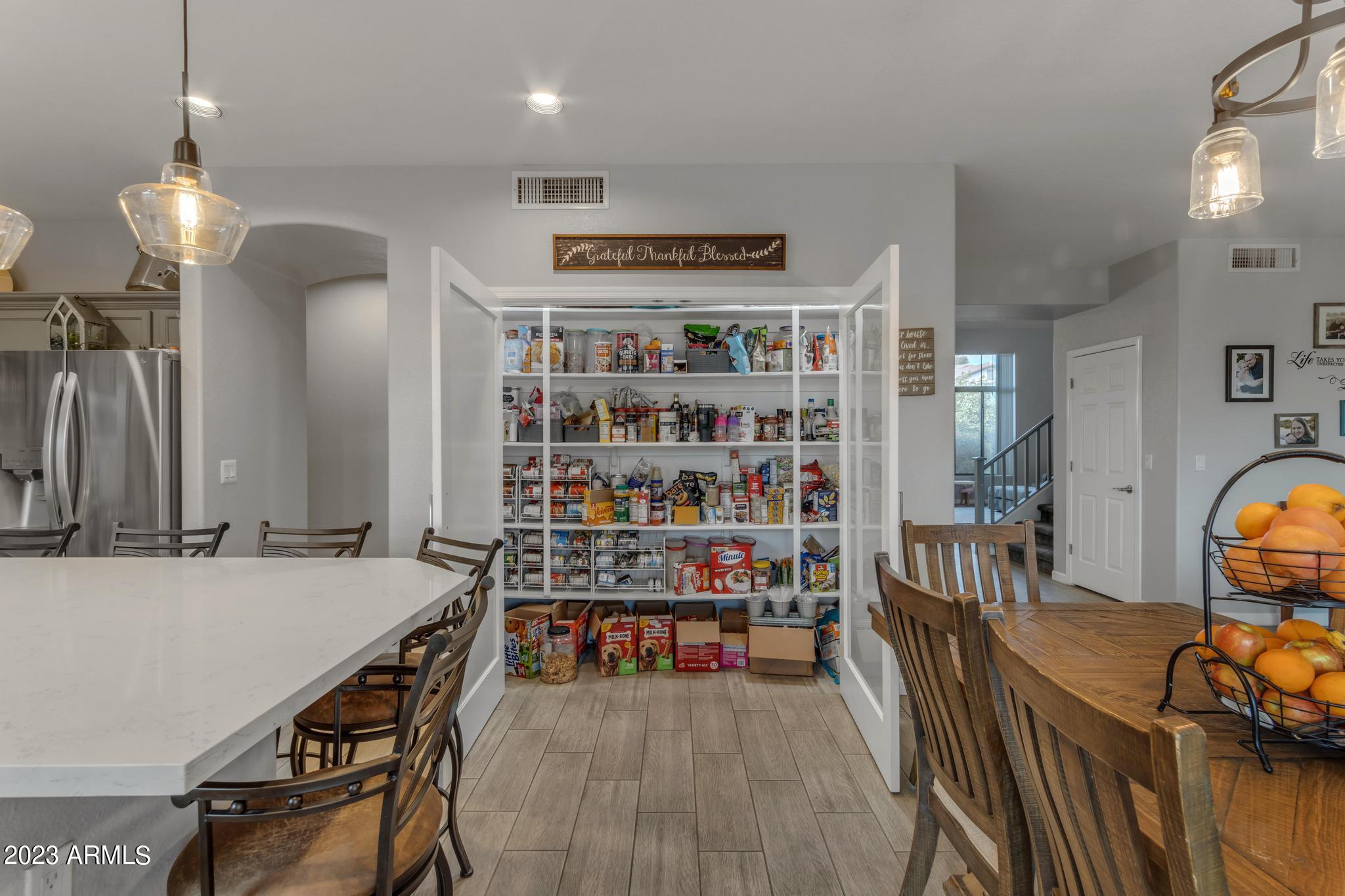 2037 N CHESTNUT --