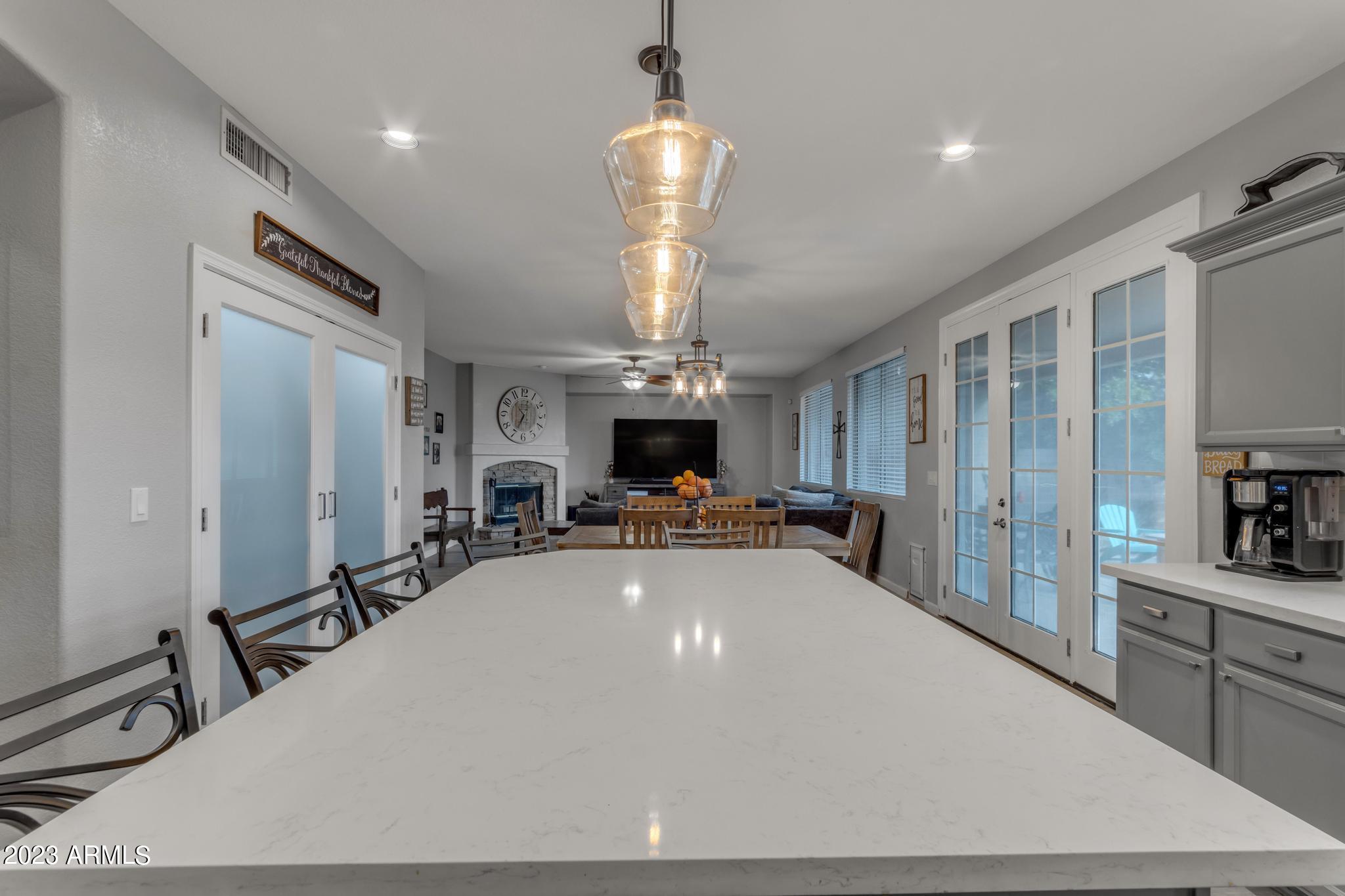 2037 N CHESTNUT --