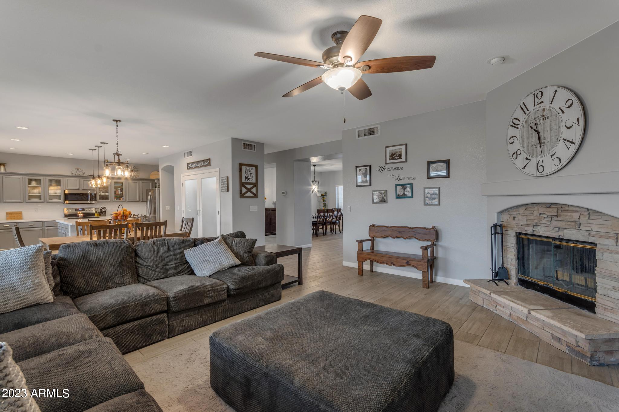2037 N CHESTNUT --