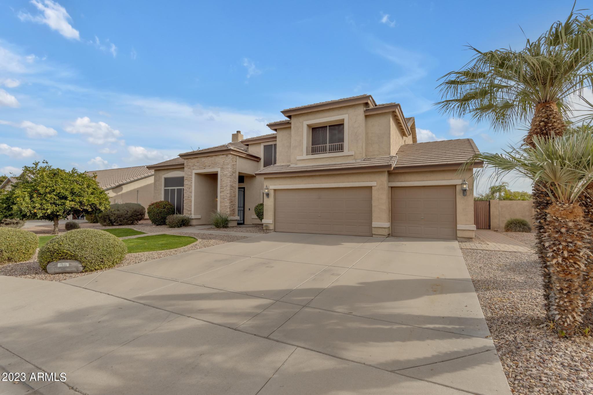 2037 N CHESTNUT --