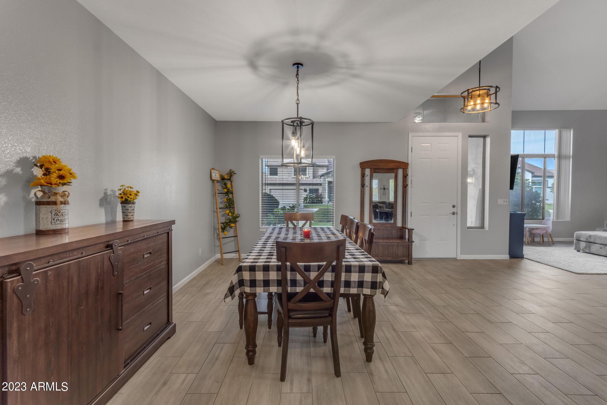 2037 N CHESTNUT --
