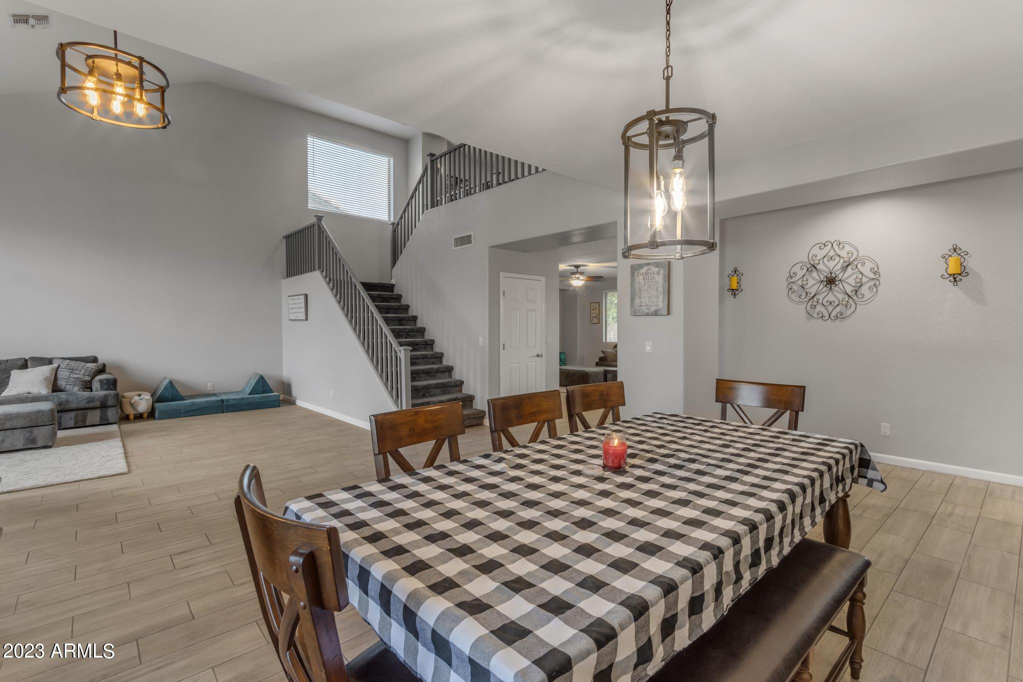 2037 N CHESTNUT --