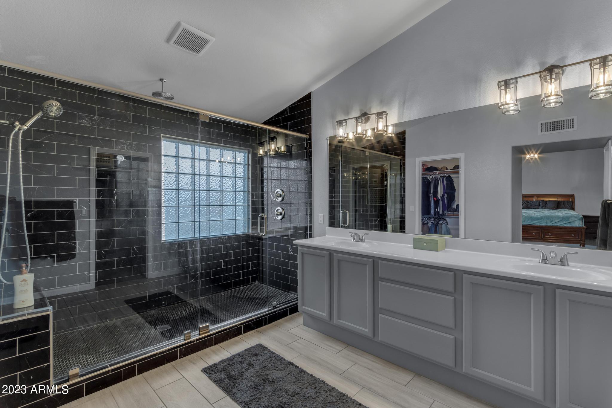 2037 N CHESTNUT --