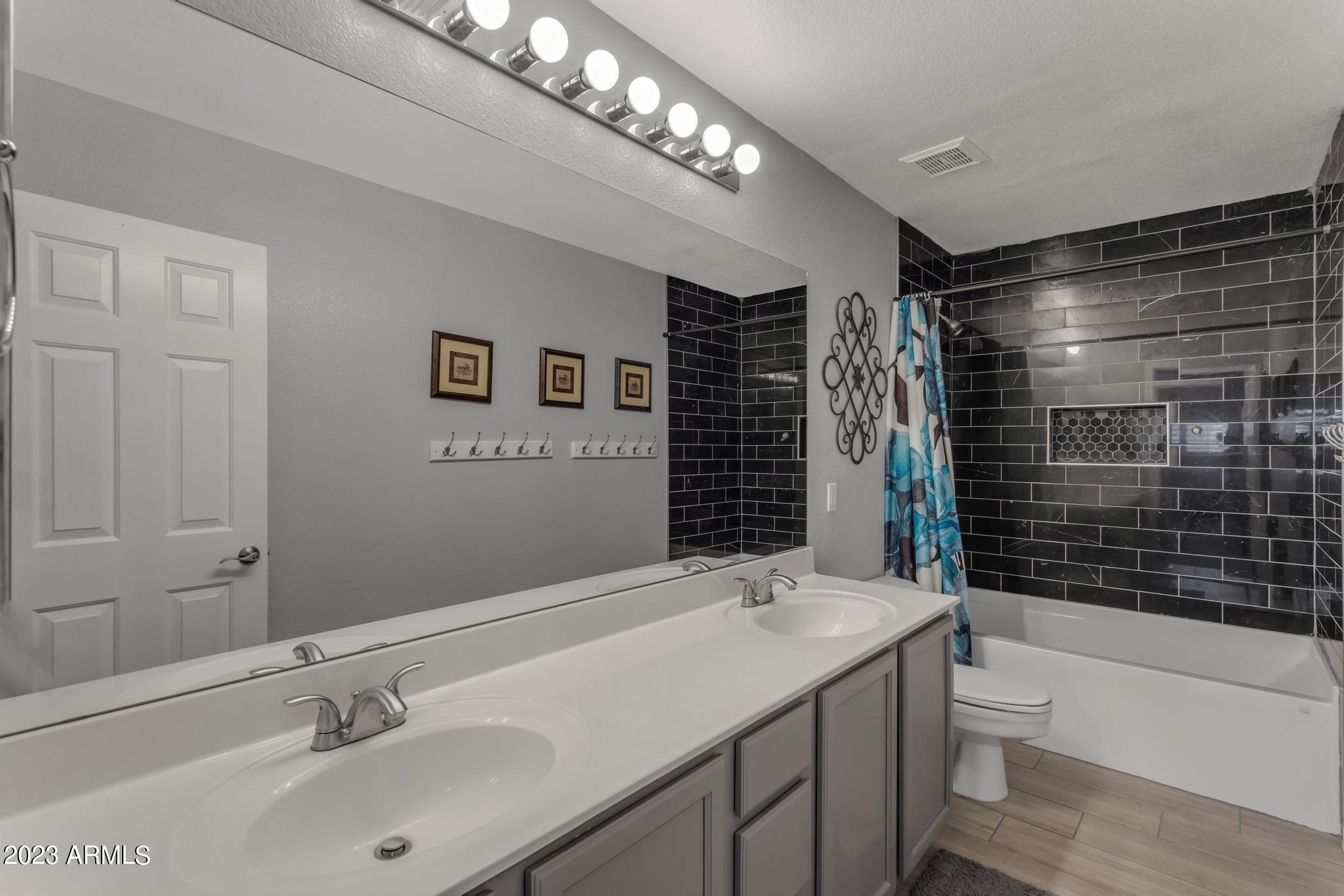 2037 N CHESTNUT --