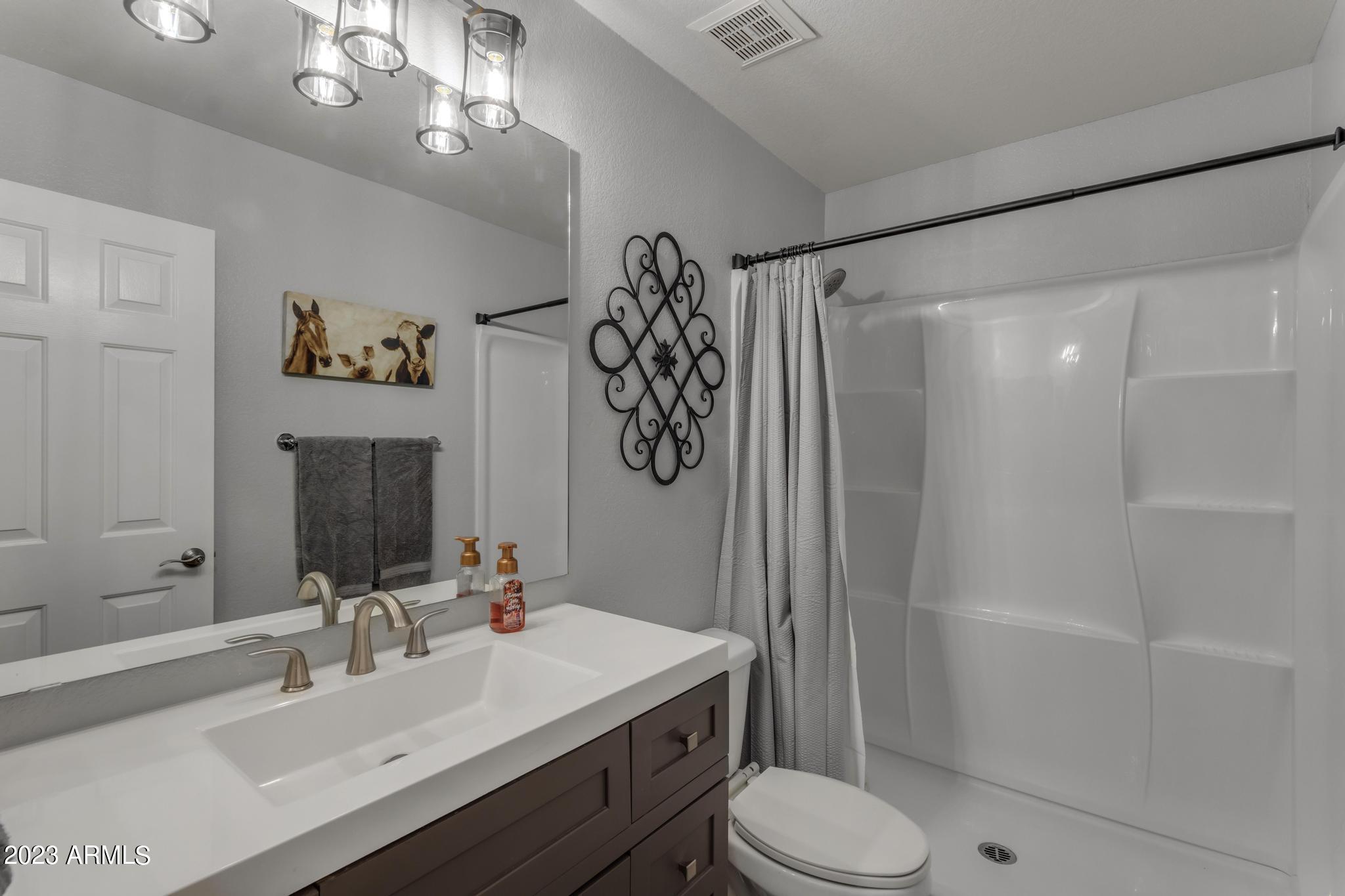 2037 N CHESTNUT --