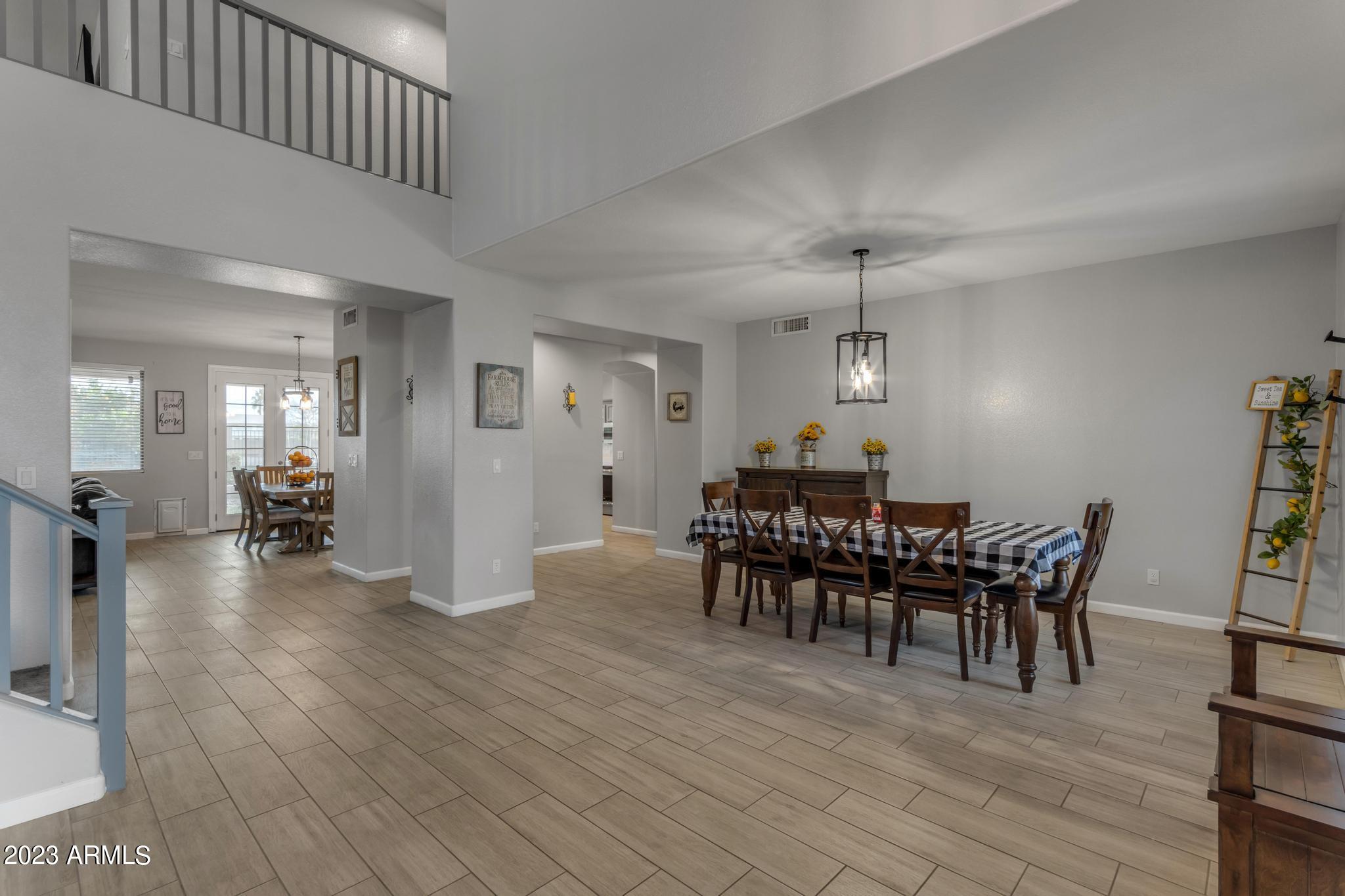 2037 N CHESTNUT --
