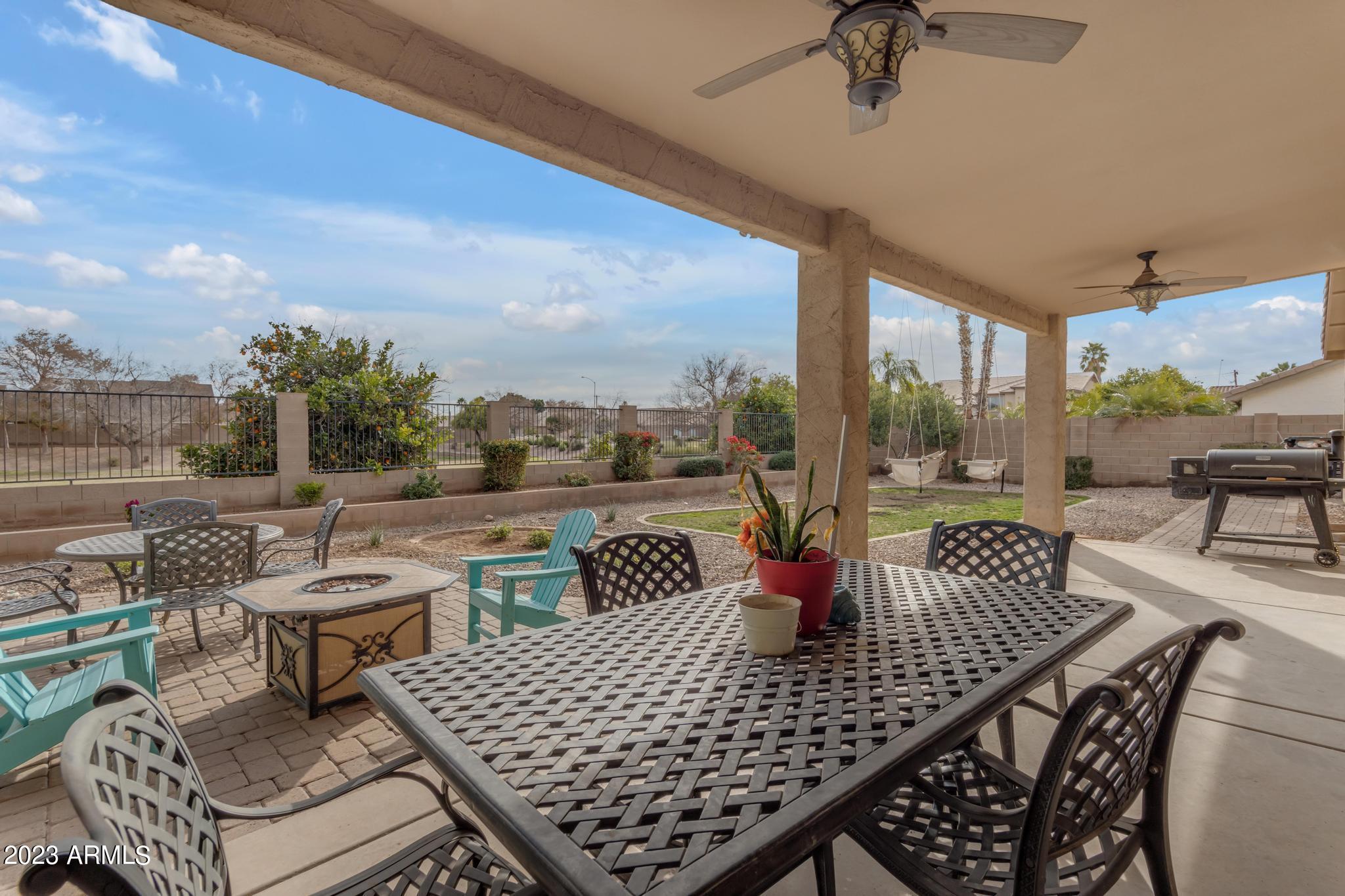 2037 N CHESTNUT --
