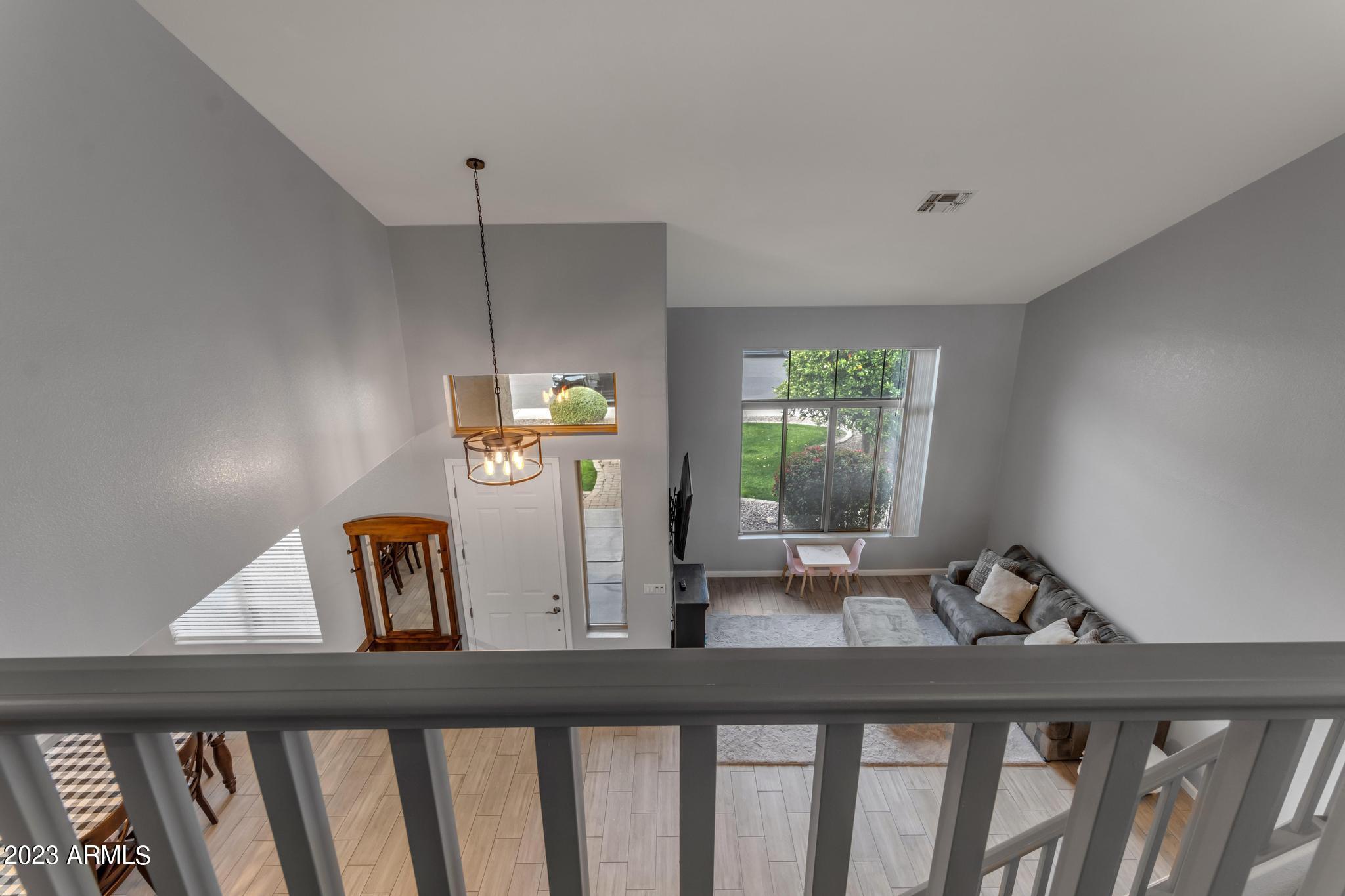 2037 N CHESTNUT --