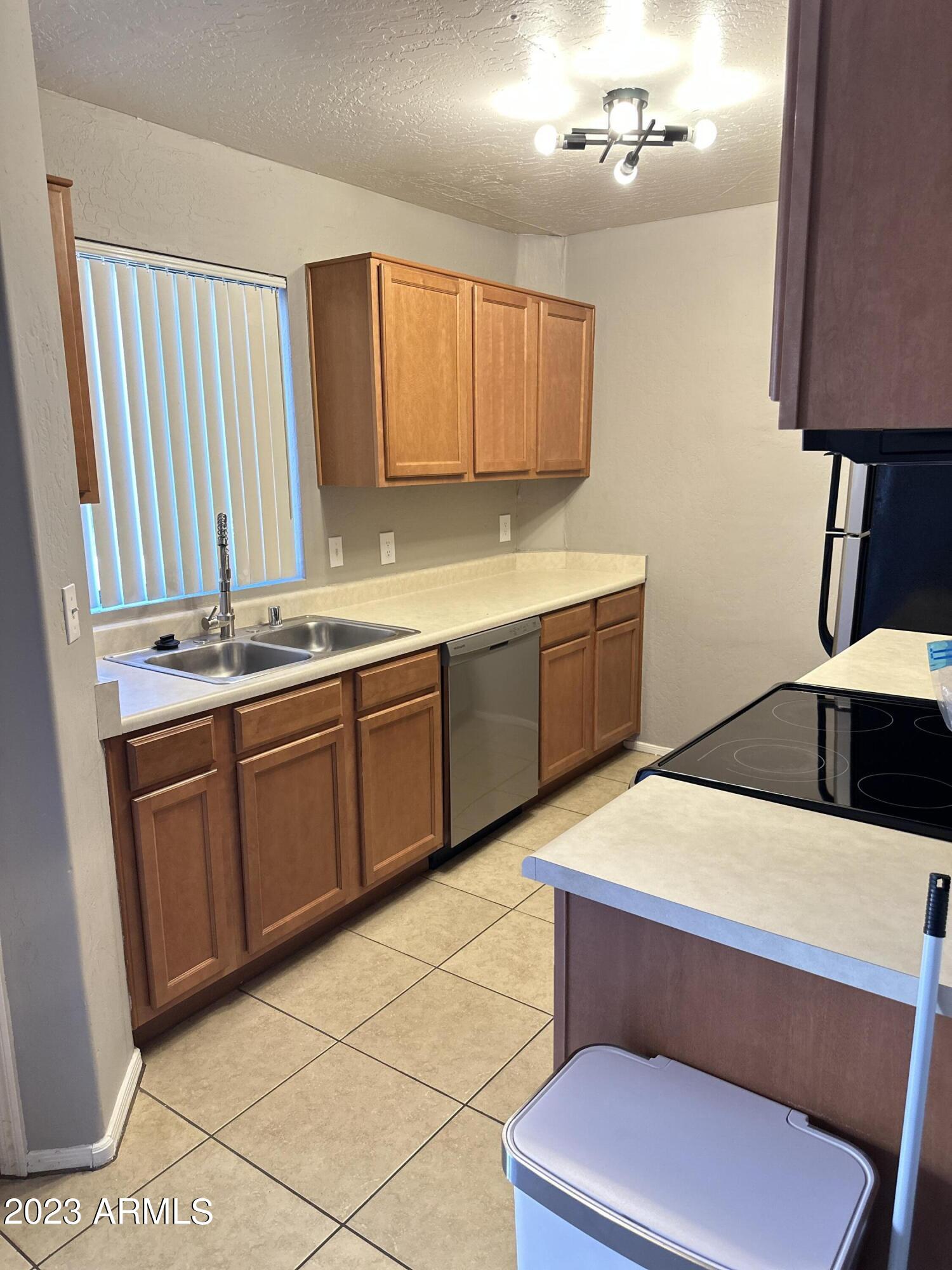 1287 N ALMA SCHOOL Road # 164