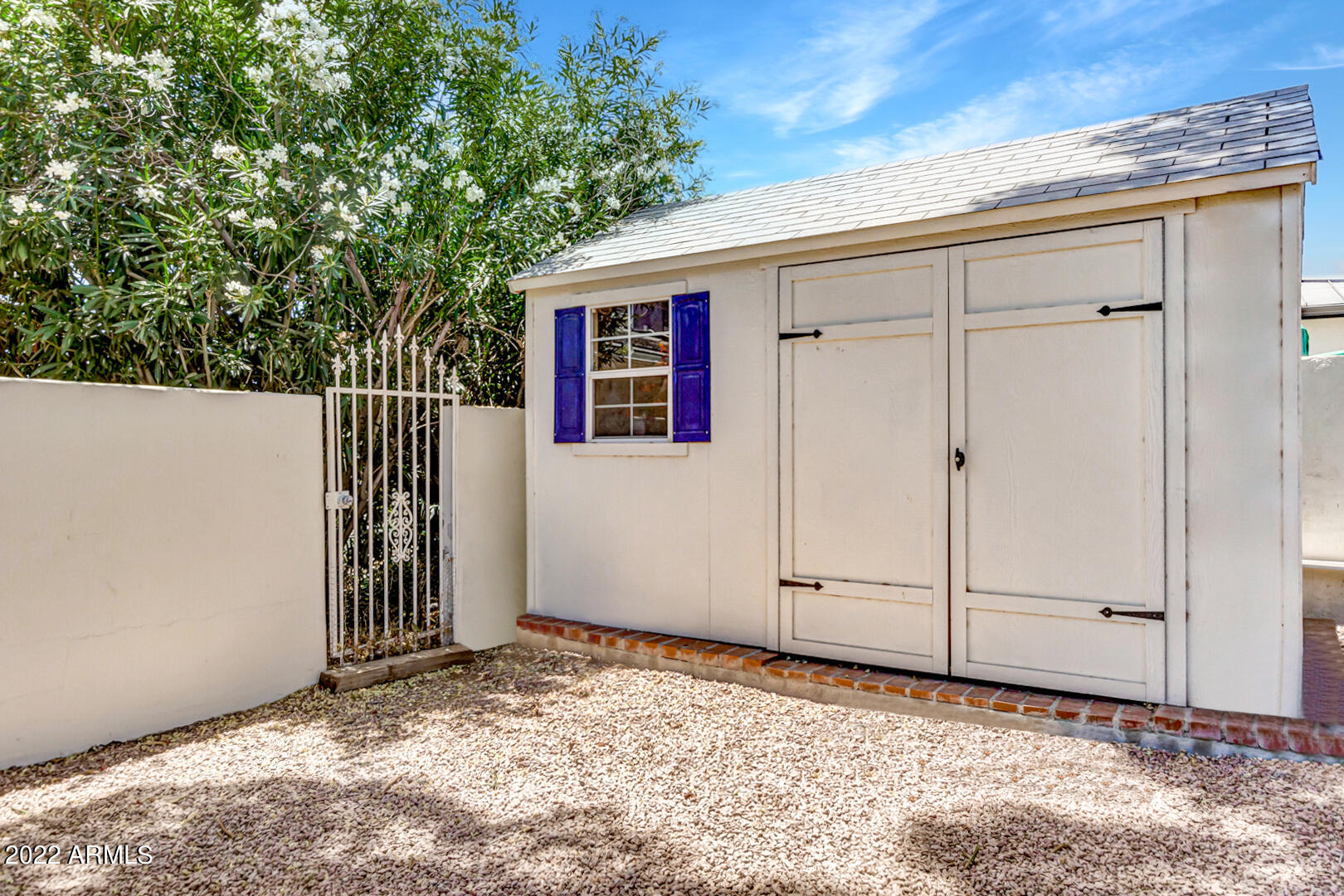 6912 E LARKSPUR Drive