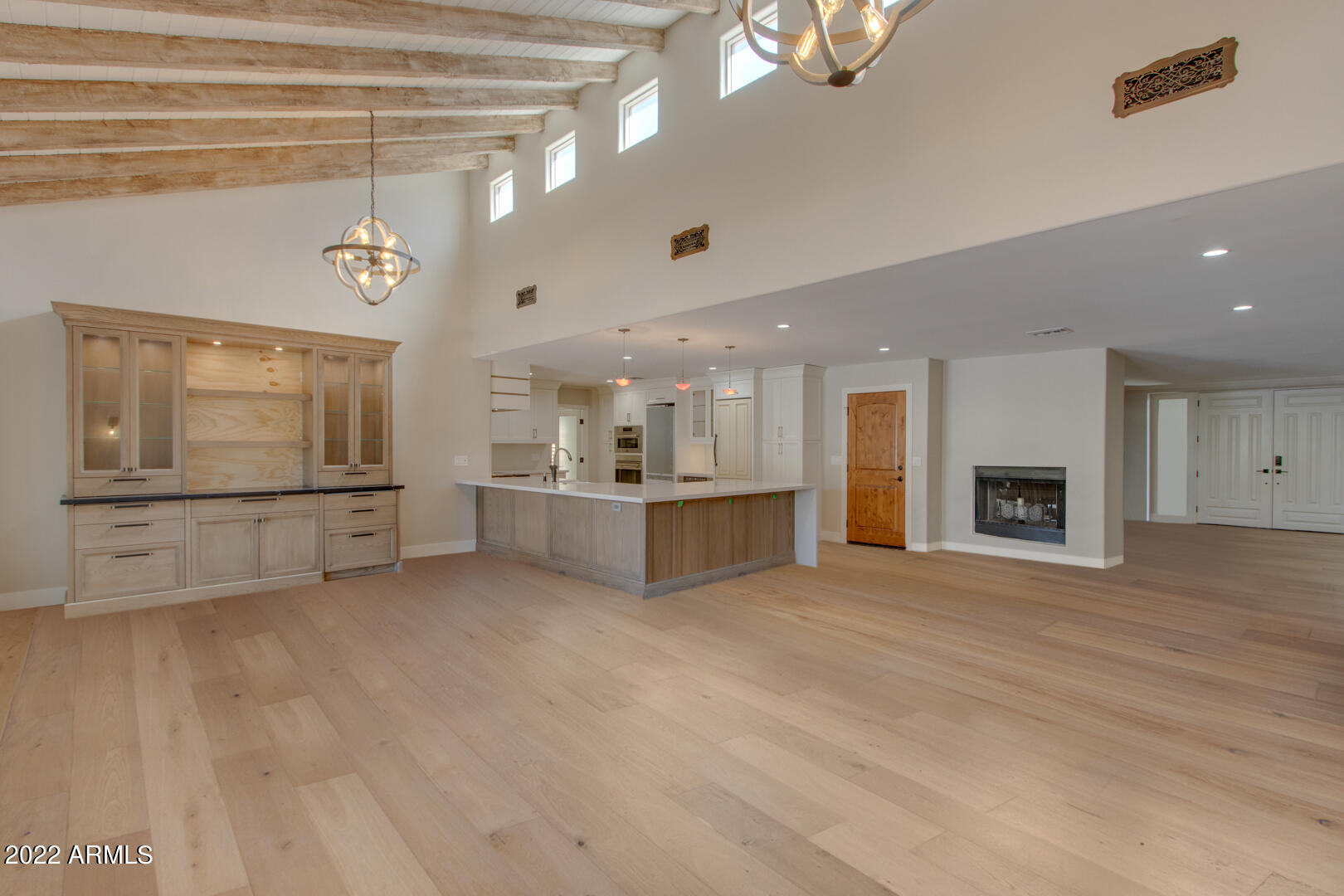 6912 E LARKSPUR Drive