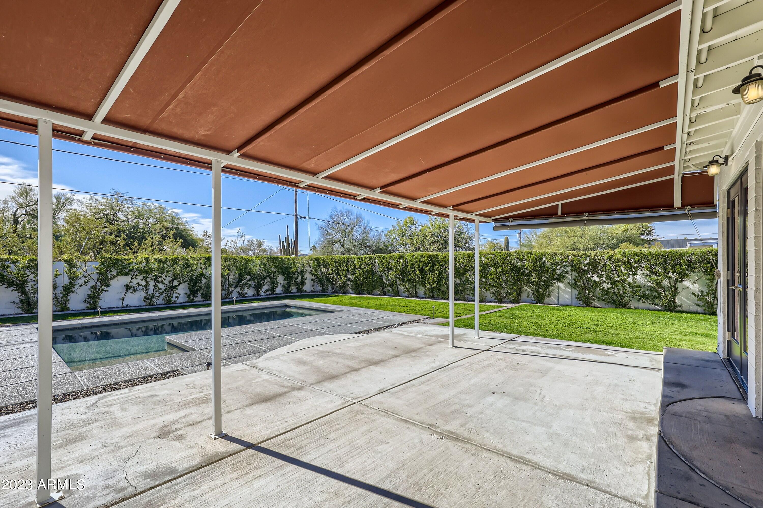 1527 E EL CAMINO Drive