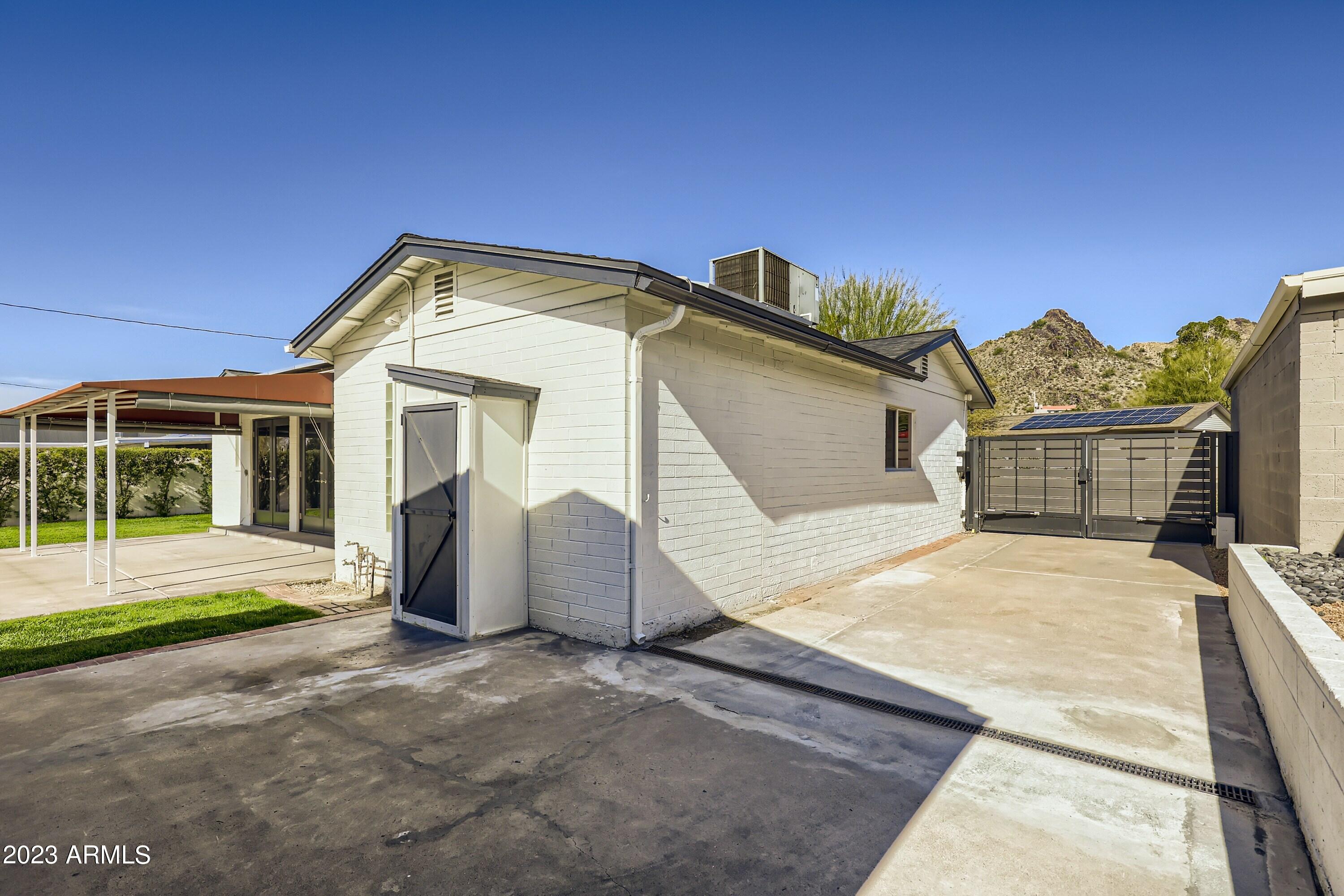 1527 E EL CAMINO Drive