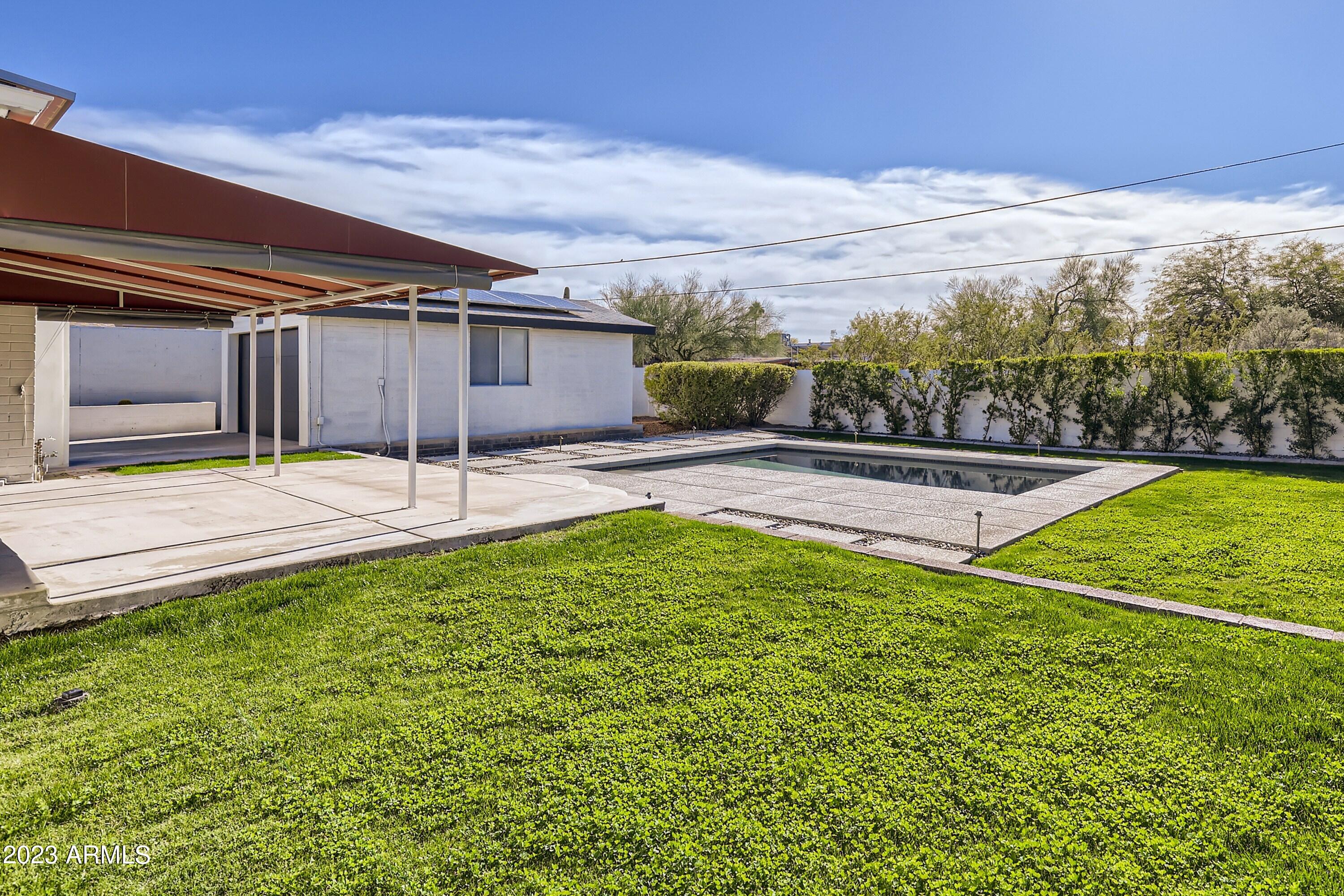 1527 E EL CAMINO Drive